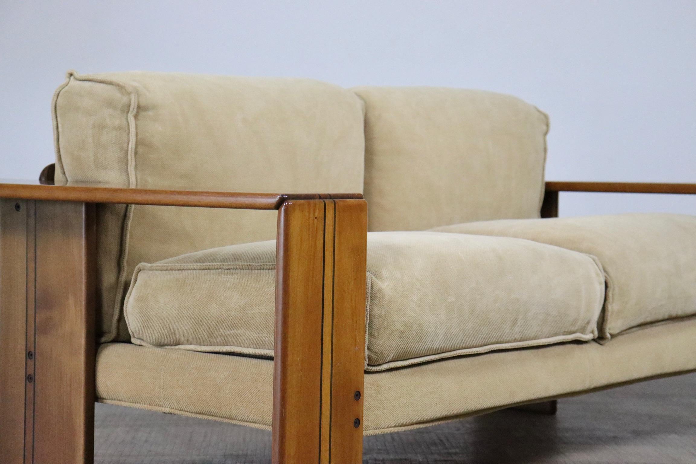 Late 20th Century Afra & Tobia Scarpa ‘Artona’ Sofa in Elm and linen for Maxalto, 1975 For Sale