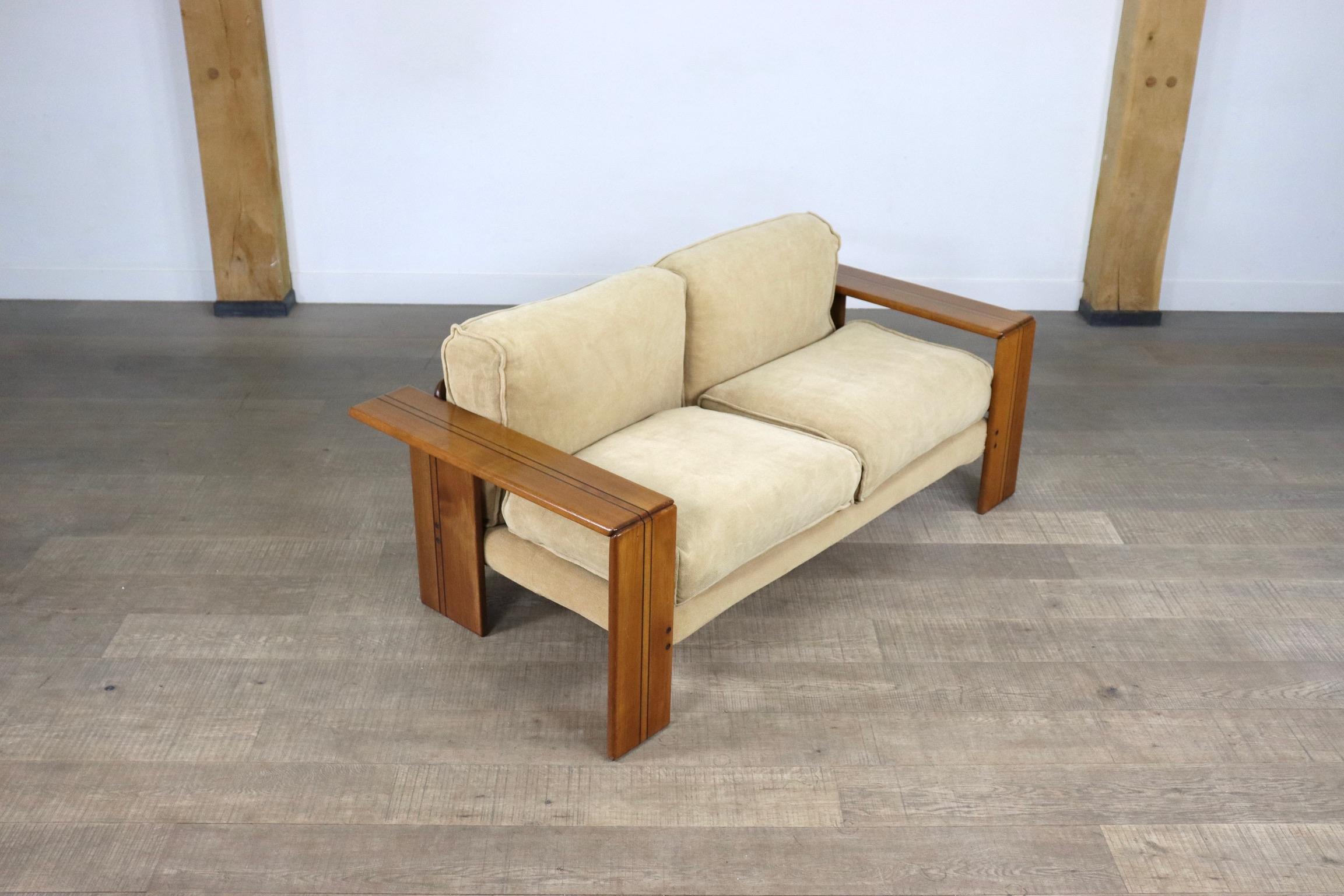 Linen Afra & Tobia Scarpa ‘Artona’ Sofa in Elm and linen for Maxalto, 1975 For Sale