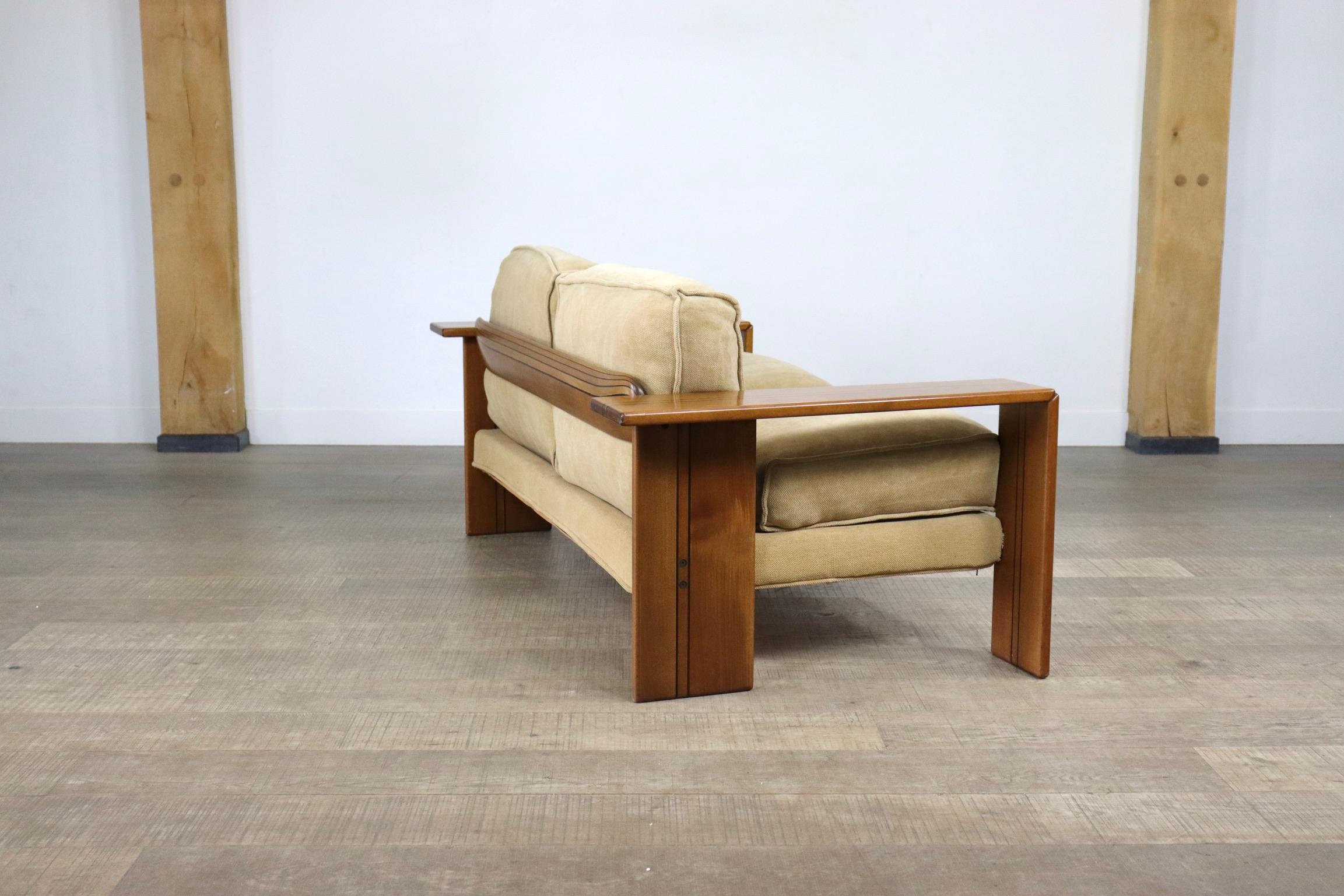 Afra & Tobia Scarpa ‘Artona’ Sofa in Elm and linen for Maxalto, 1975 For Sale 3