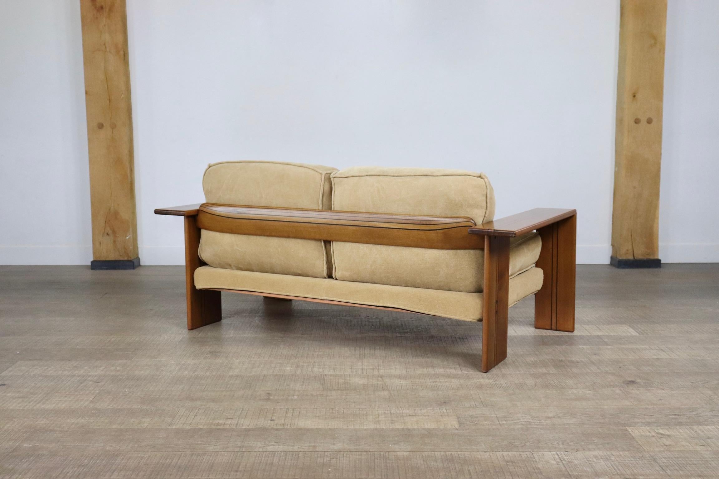 Afra & Tobia Scarpa ‘Artona’ Sofa in Elm and linen for Maxalto, 1975 For Sale 4