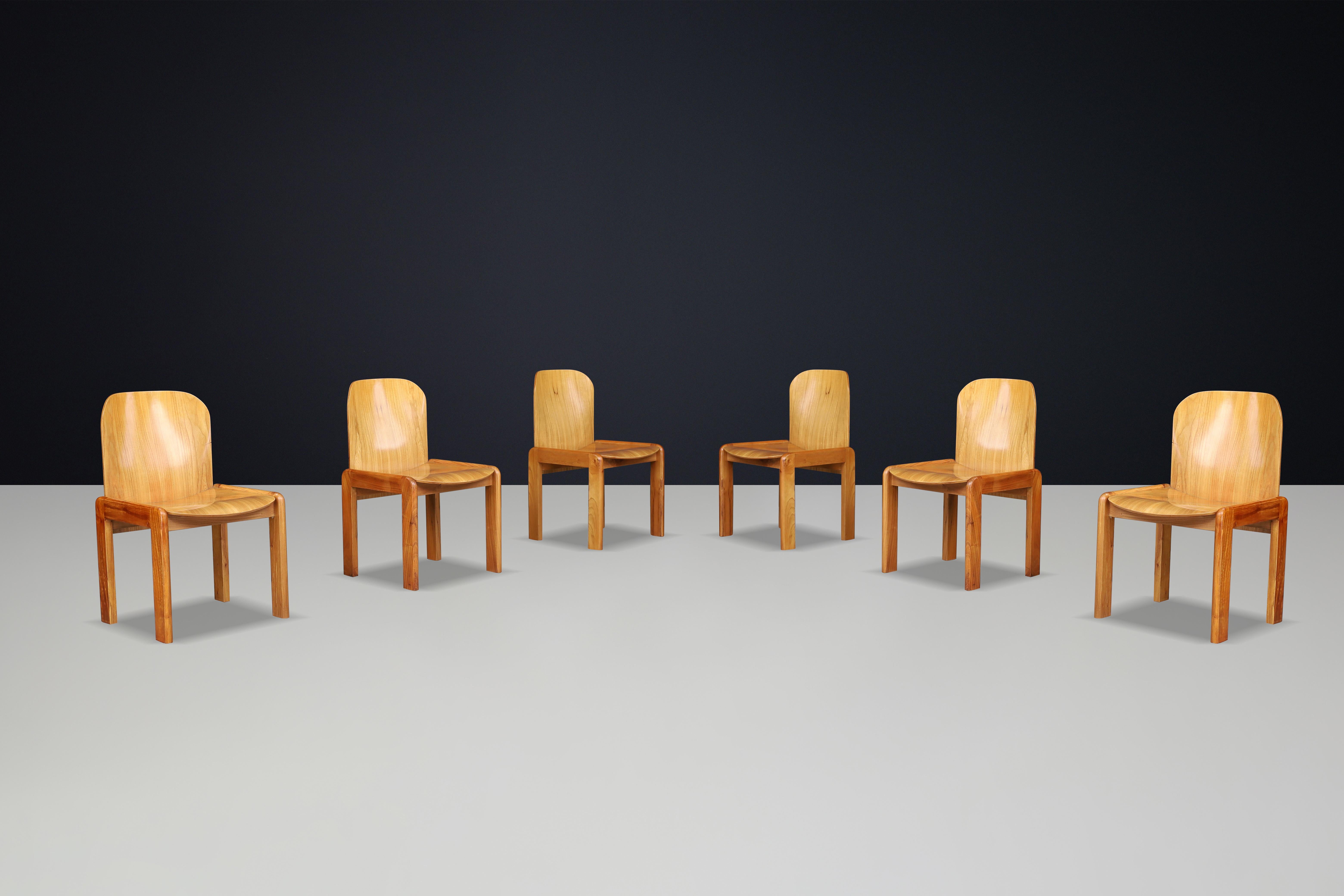 Afra & Tobia Scarpa (attributed) Dining Room Chairs in Ash and Plywood, Italy, 1970s

This exquisite set of six dining chairs, attributed to the renowned design duo Afra & Tobia Scarpa, showcases a harmonious blend of solid ash and elegantly crafted