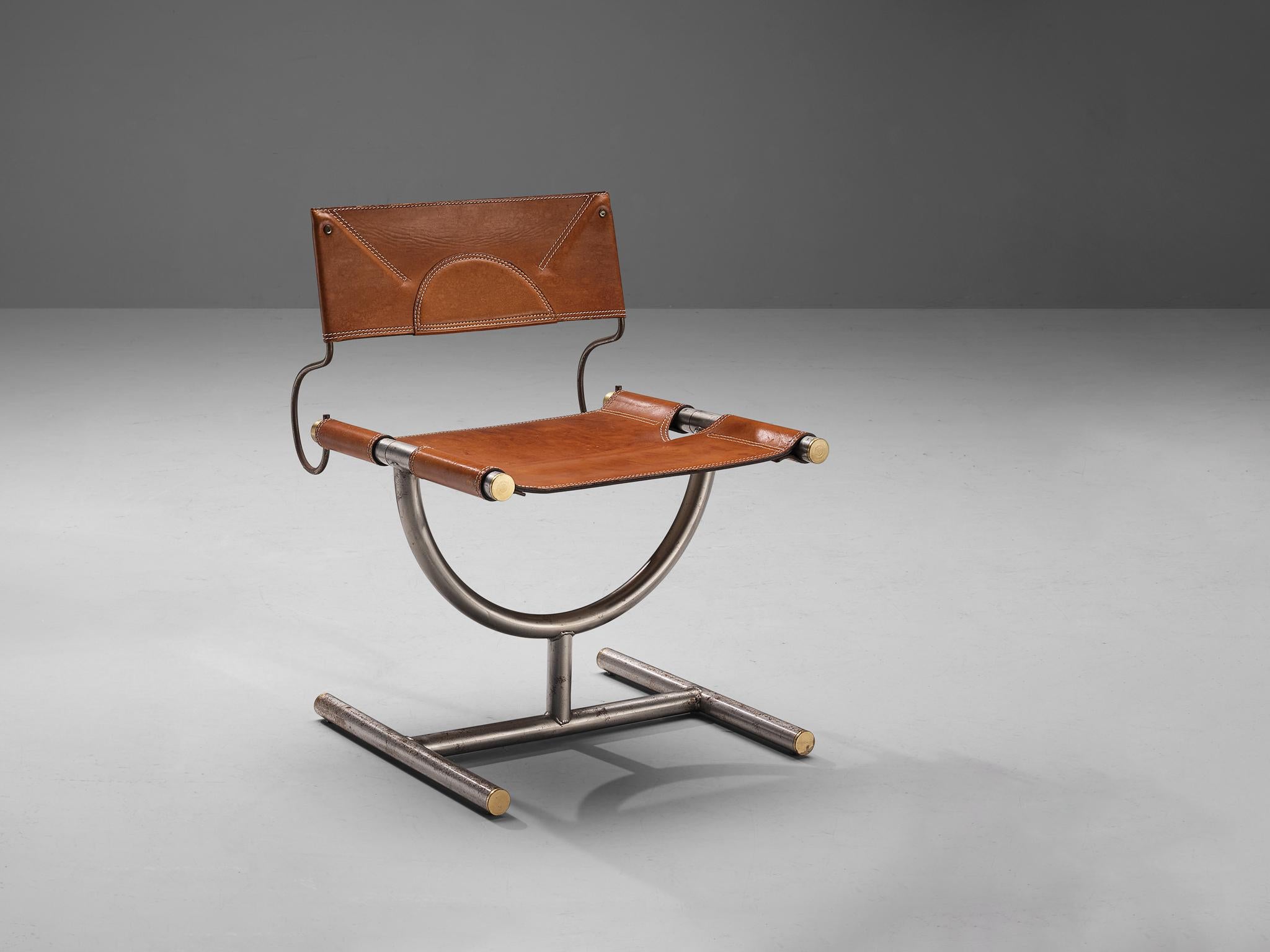 Afra & Tobia Scarpa pour Benetton Office, chaise, laiton, cuir, acier, Italie, 1985.

Cette chaise a été conçue pour le bureau de la marque de vêtements Benetton par Afra & Tobia Scarpa. Cette chaise est exécutée en cuir cognac d'origine et en acier