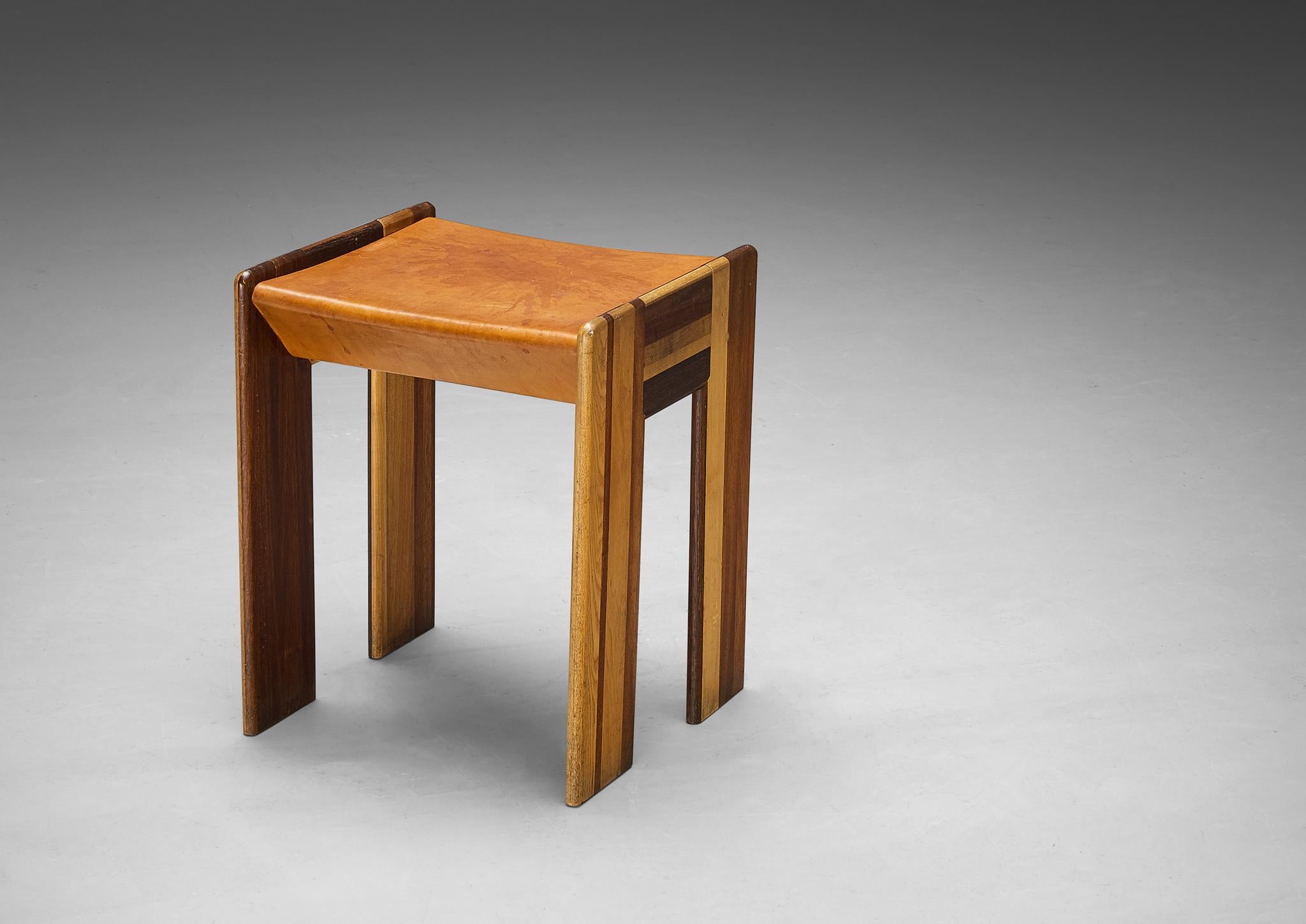 Afra & Tobia Scarpa per Benetton, sgabello, Oak, noce, wengé, frassino, Italia, anni '70

Ti presentiamo uno sgabello di squisita fattura disegnato da Afra & Tobia Scarpa per il negozio Benetton. Questa sedia incarna l'eccellenza in ogni aspetto,