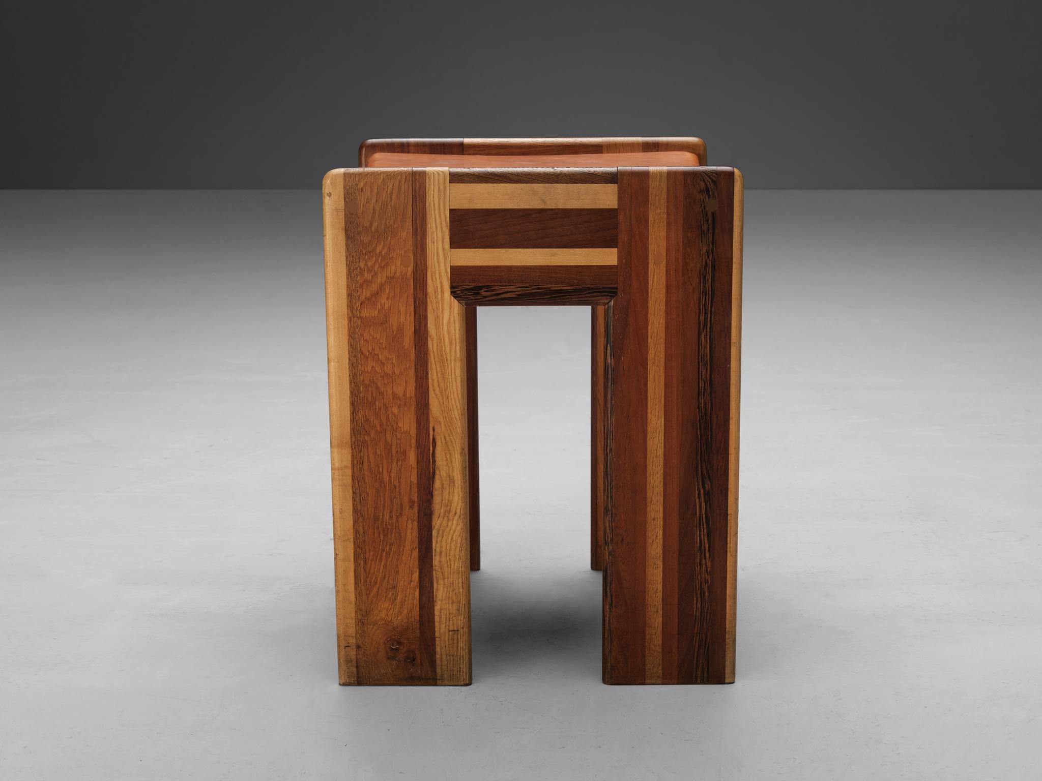 Fin du 20e siècle Afra & Tobia Scarpa Tabourets 'Benetton' en bois mélangé et cuir cognac en vente