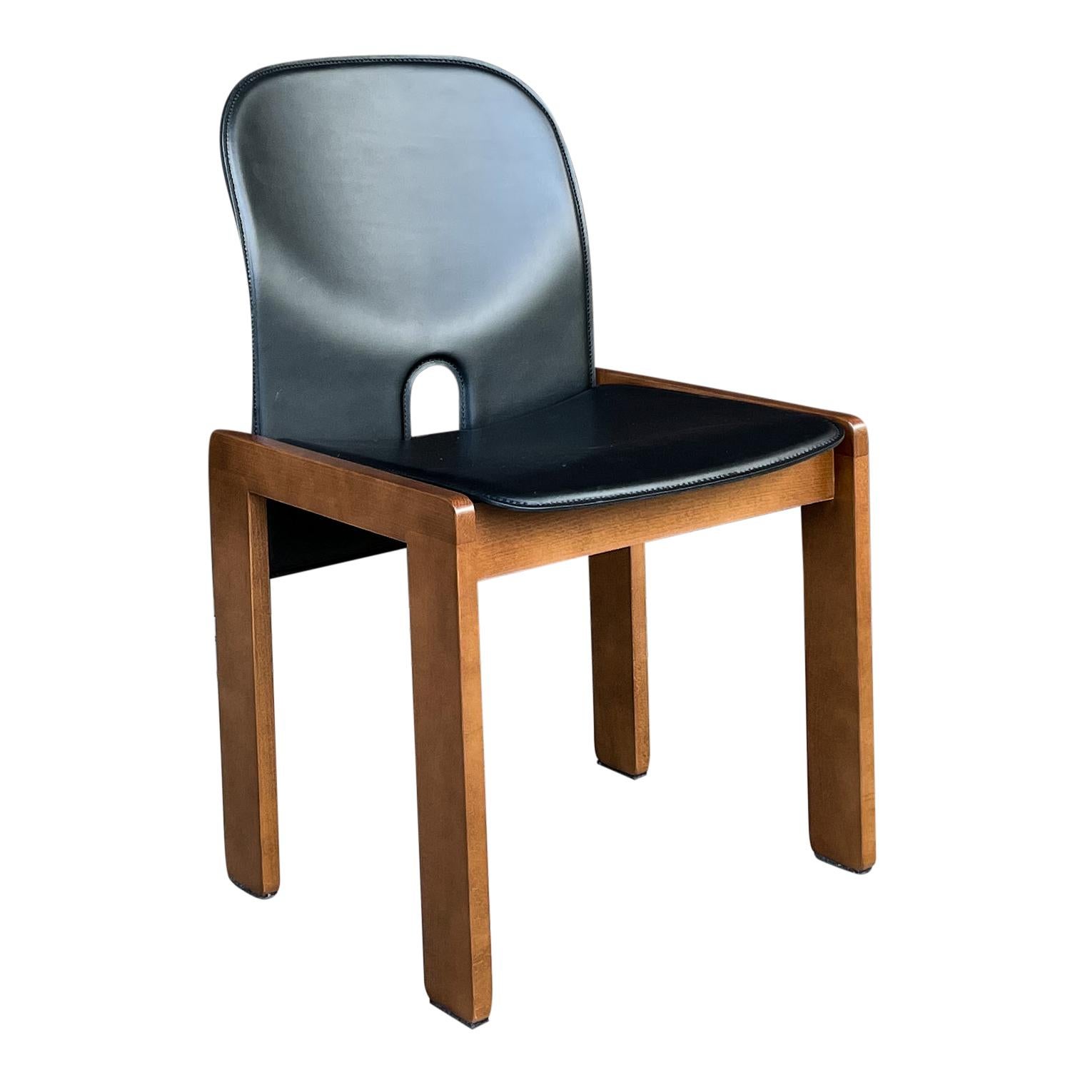 Pelle Sedia da pranzo 121 in pelle nera di Afra & Tobia Scarpa per Cassina, 1967, Set di 10 in vendita