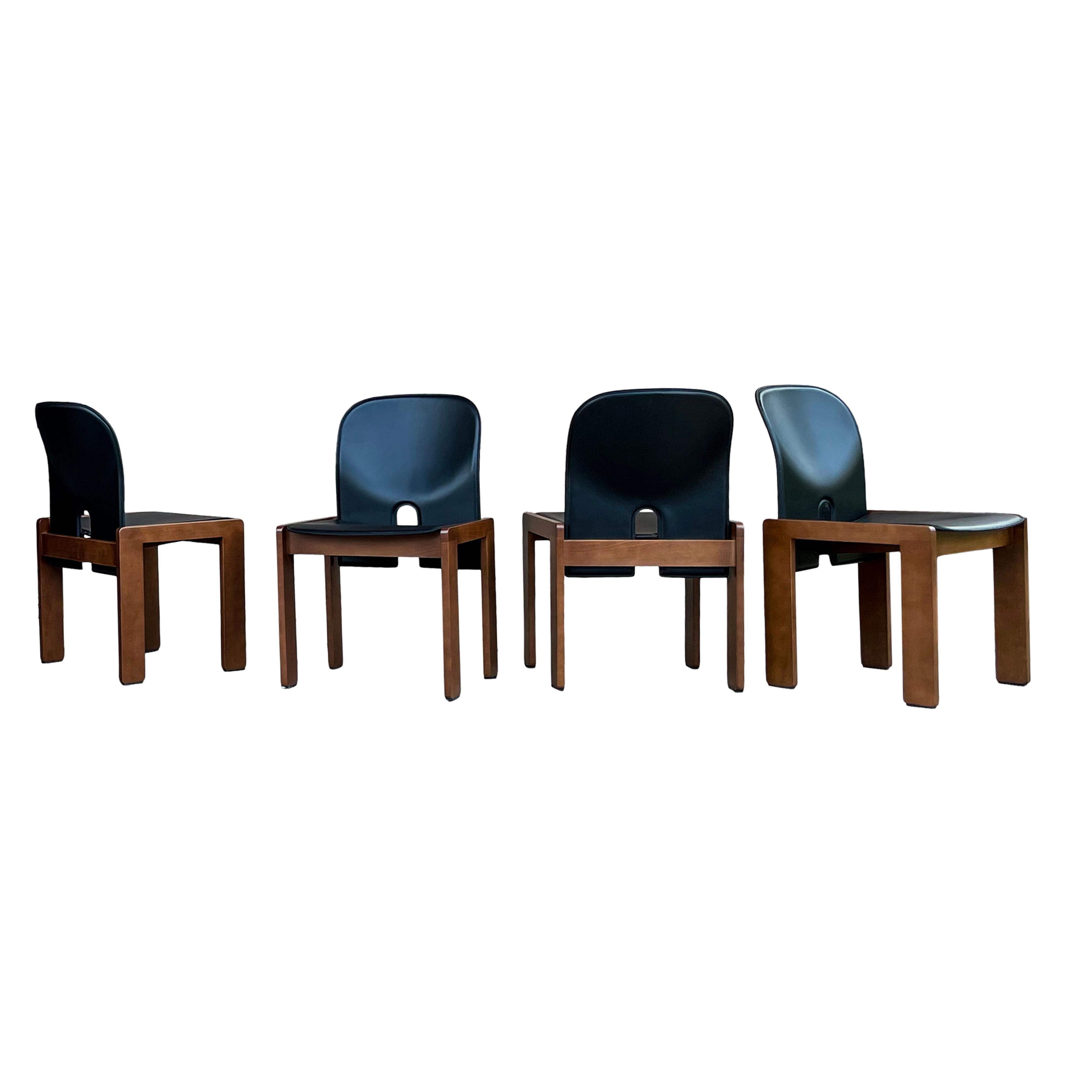 Mid-Century Modern Afra & Tobia Scarpa Chaise de salle à manger 121 en cuir noir pour Cassina, 1967, lot de 4 en vente