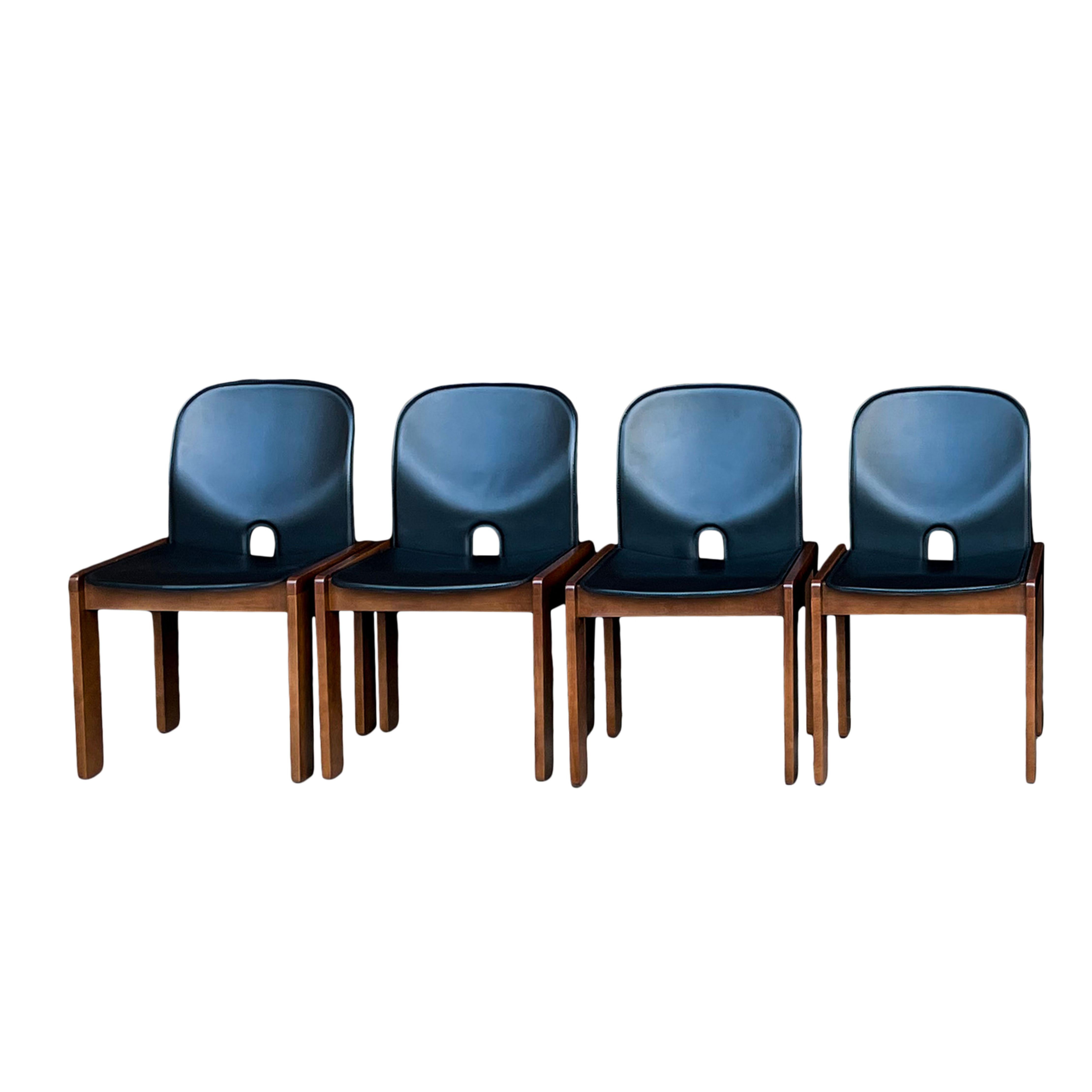 Milieu du XXe siècle Afra & Tobia Scarpa Chaise de salle à manger 121 en cuir noir pour Cassina, 1967, lot de 4 en vente