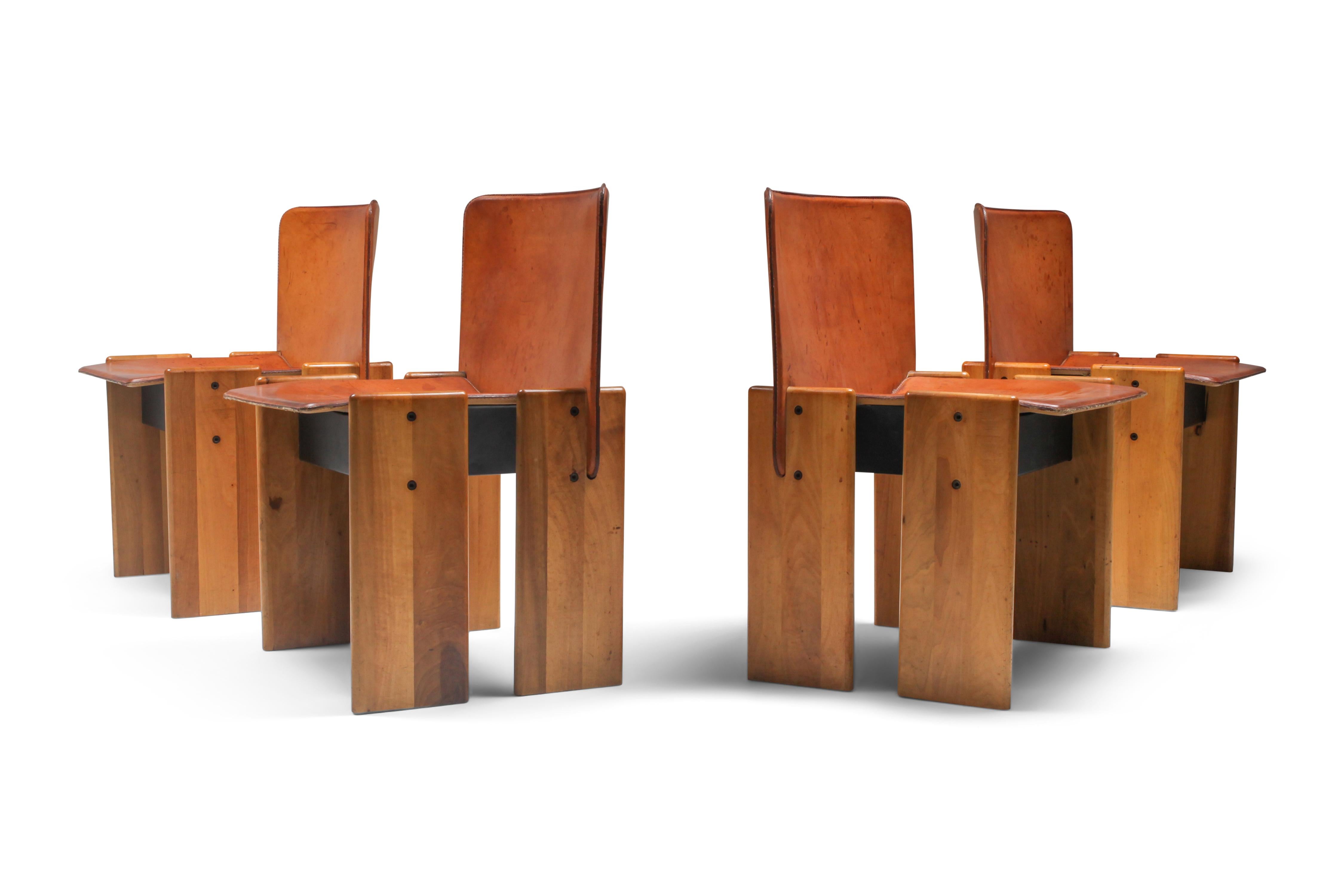 Walnut and cognac leather dining chairs by Afra & Tobia Scarpa, Italy, 1970s, wide model, set of four

The wonderfully cognac leather forms a striking combination with the walnut wooden frame. Interesting is the flat and straight shape of this