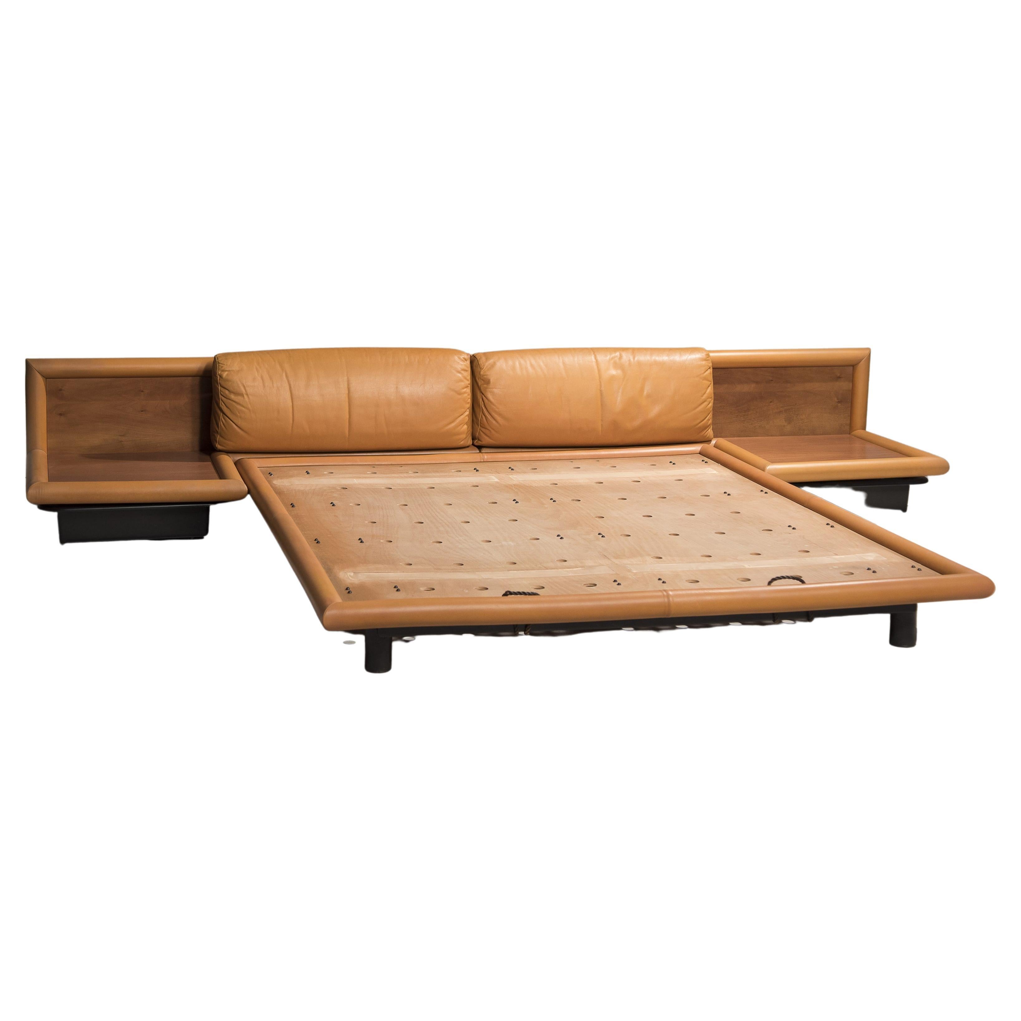 Afra  & Tobia Scarpa cognac leather bed model Morna for Molteni Italy For Sale