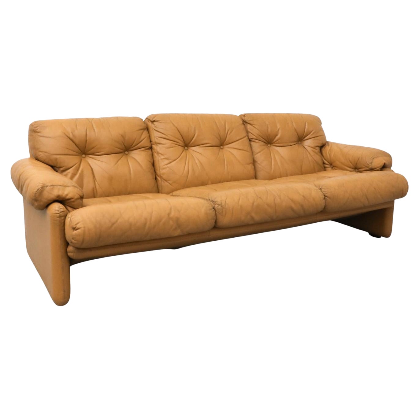 Divano 
Coronado
 di Afra 
Tobia Scarpa in pelle color burro per B&B Italia, 1966