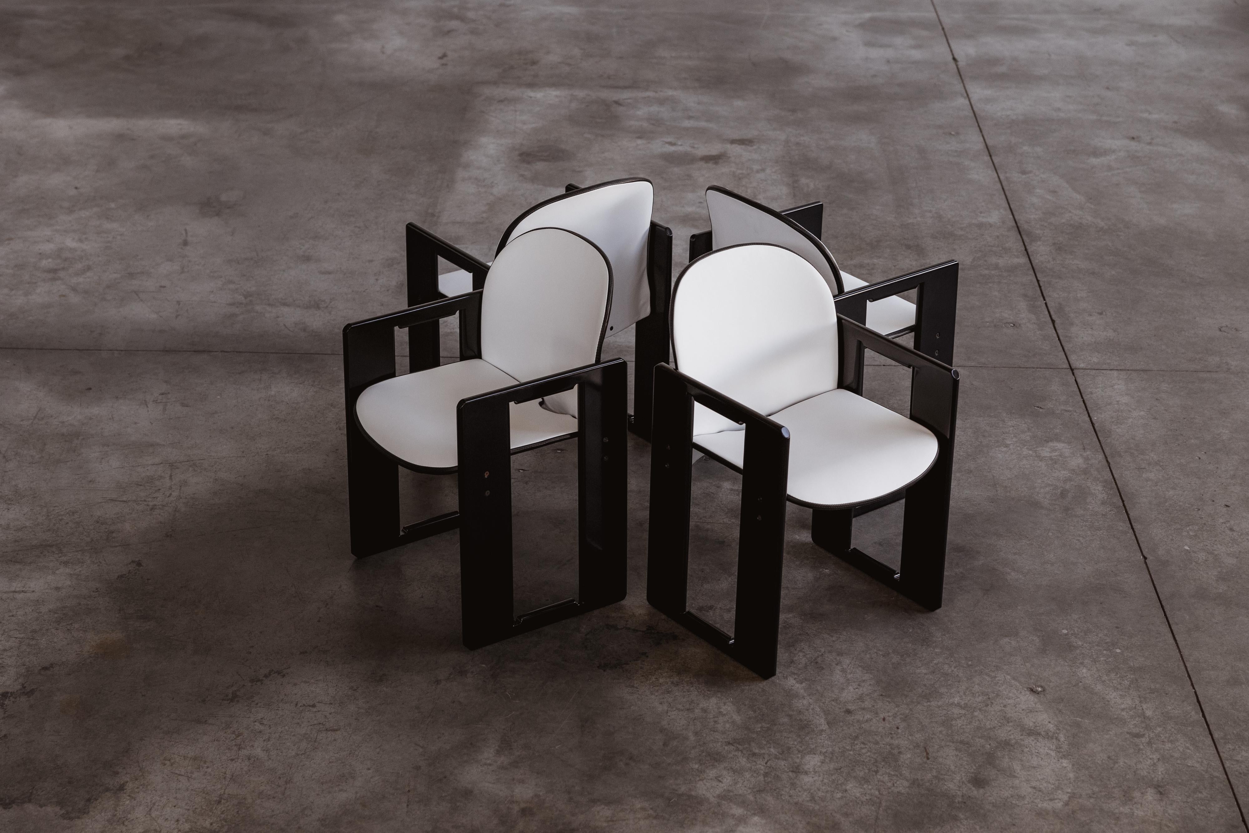 Afra & Tobia Scarpa “Dialogo” dining chairs for B&B Italia, white leather and black walnut, Italy, 1973, set of four

The “Dialogo” chair is a return to the formal solution of the “121” chair. For the design of the structure the designers began by