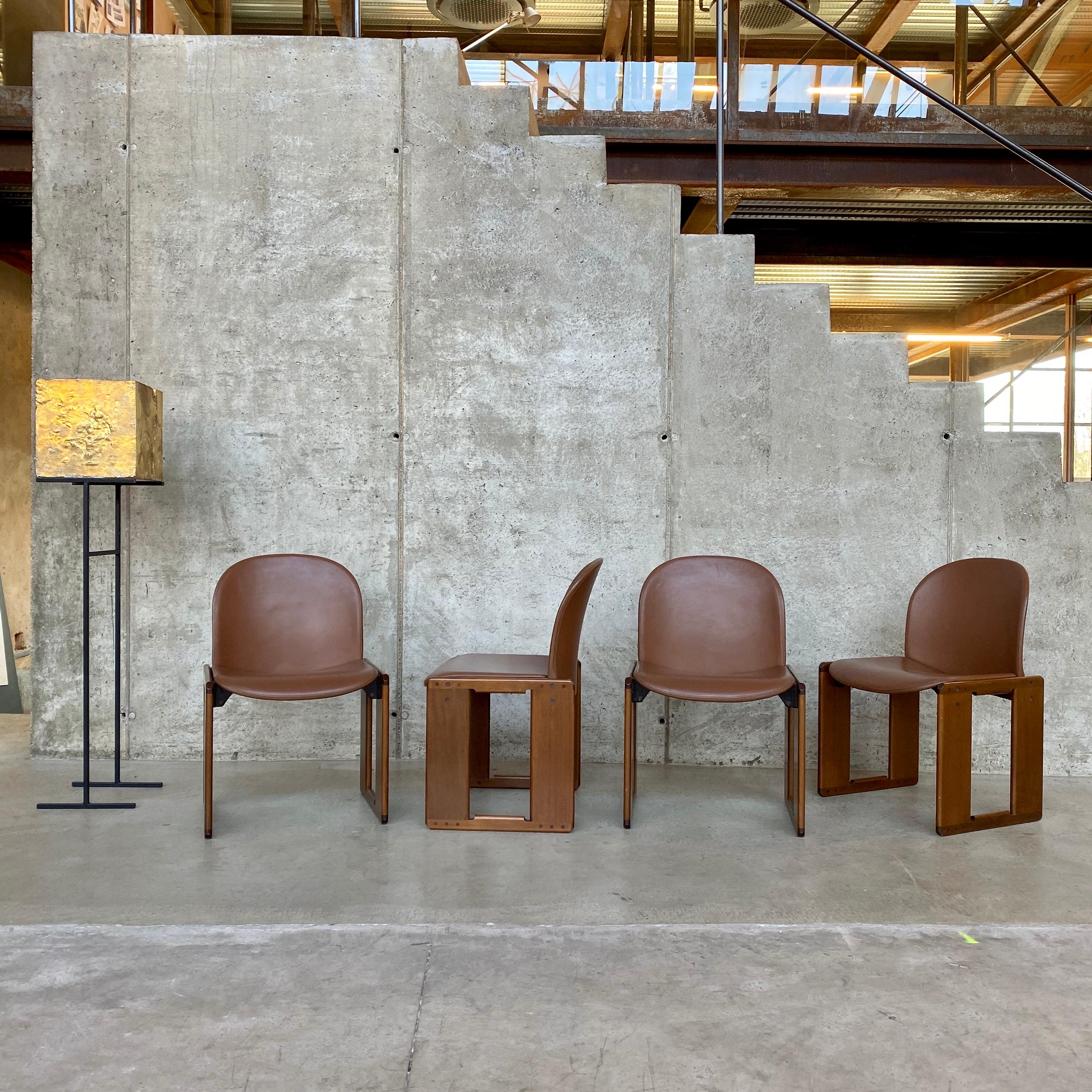 Afra & Tobia Scarpa “Dialogo” dining chairs for B&B Italia, 1974, set of 4.

Set of 4 