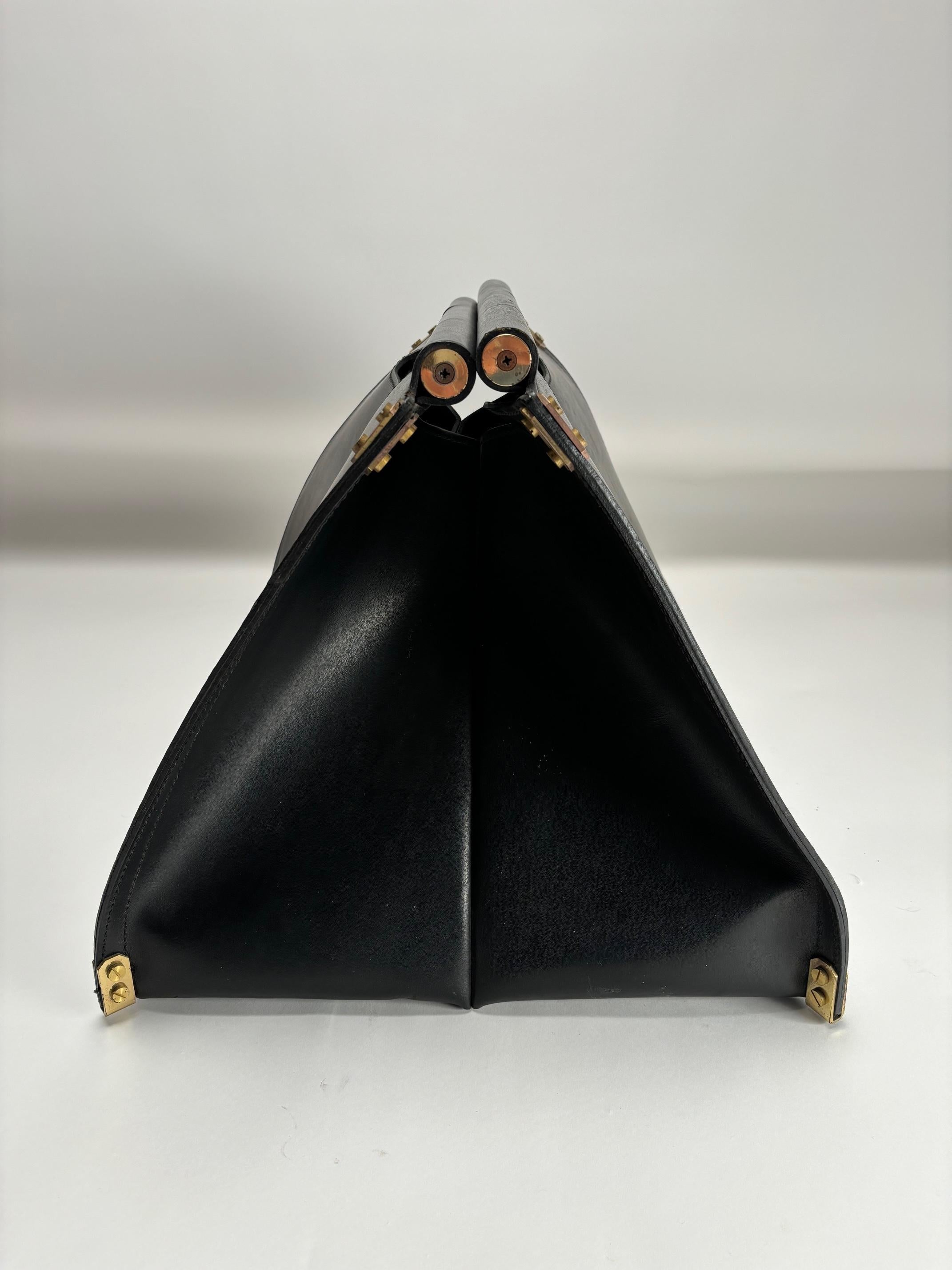 Ottone Afra & Tobia Scarpa, Sacco per legna da ardere Dimensionefuoco in pelle e ottone, Italia in vendita