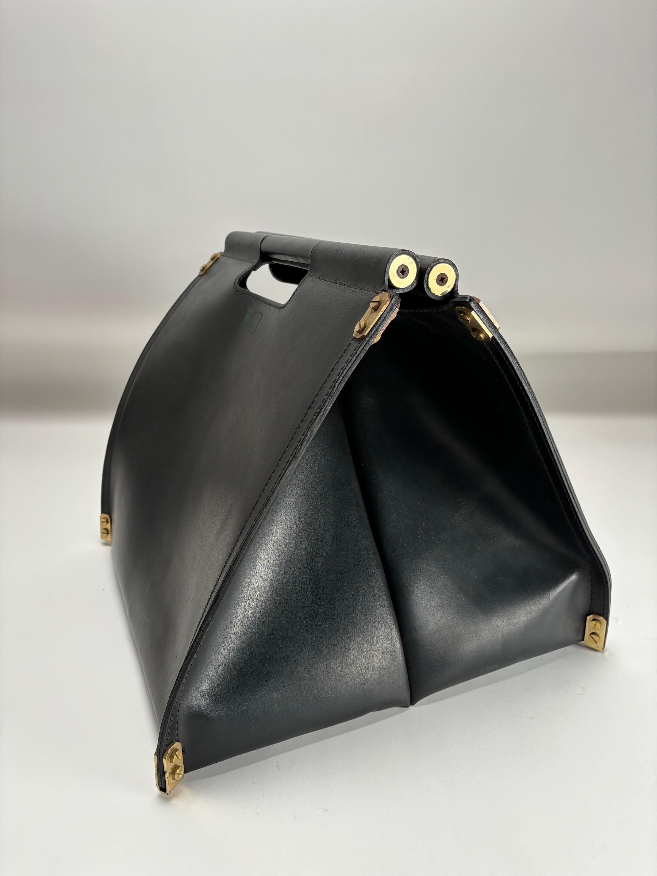 Afra & Tobia Scarpa, Sacco per legna da ardere Dimensionefuoco in pelle e ottone, Italia in vendita 1