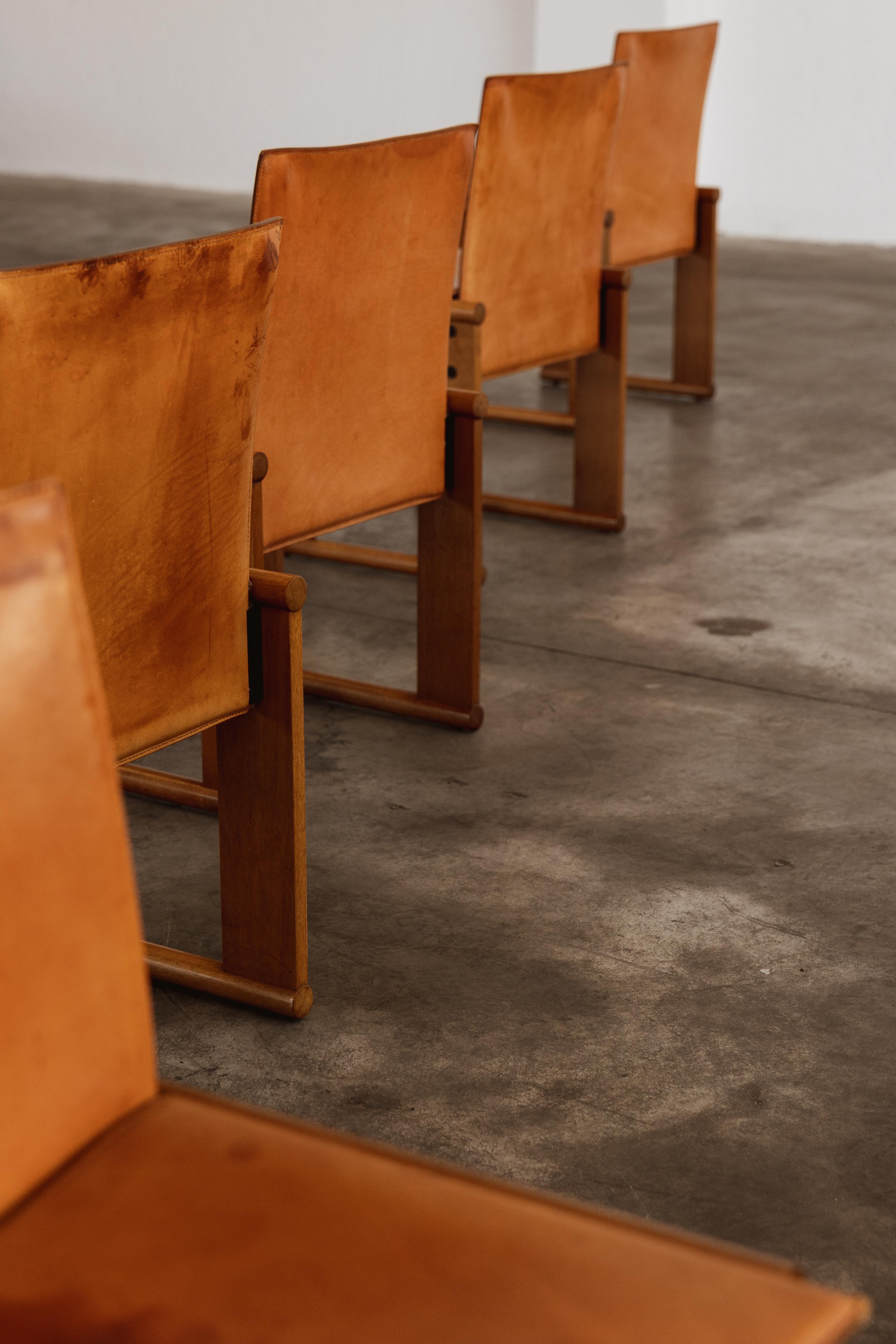 Afra & Tobia Scarpa Dining Chairs for Molteni, Cognac Leather, 1974, Set of 10 For Sale 4
