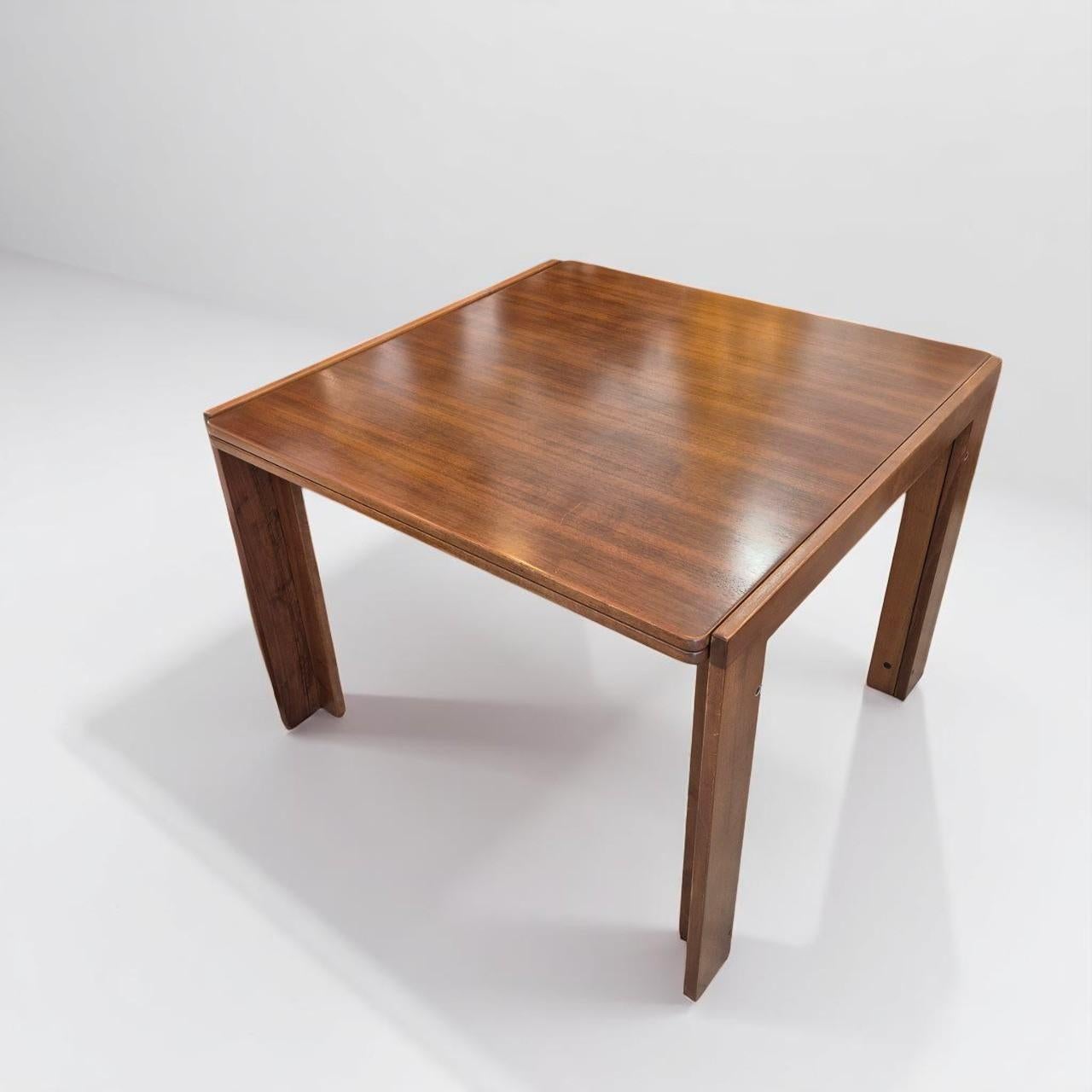 A rare example of mid-century Italian design, this folding dining table (Model 778) was designed by Afra & Tobia Scarpa for Cassina in the late 1960s. Renowned for their seamless blend of architectural rigor and warm materiality, the Scarpas created