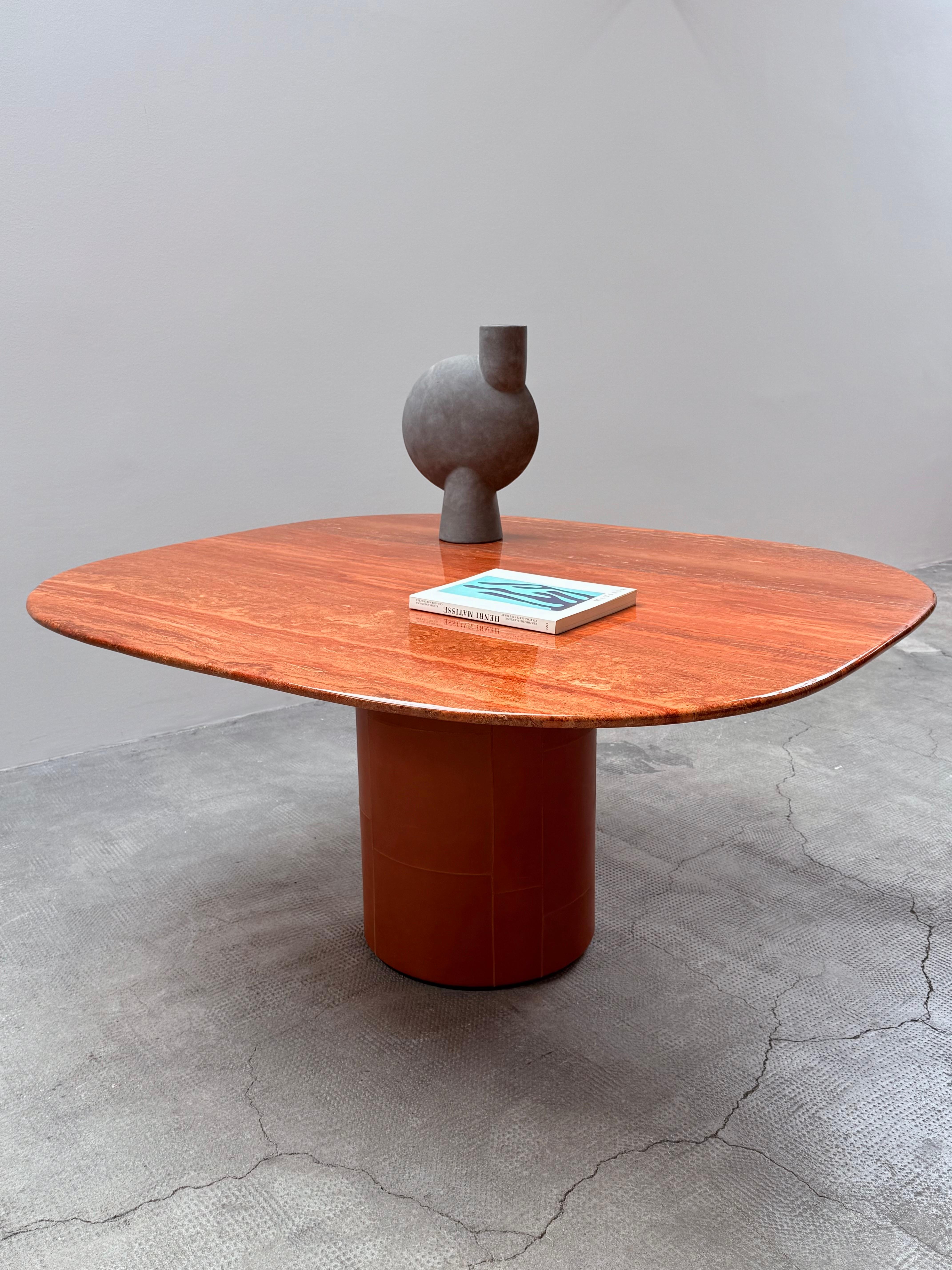 AFRA & TOBIA SCARPA FOR B&B ITALIA TRAVERTINE DINING TABLE „TOBIO“, ITALY 1970s In Excellent Condition For Sale In Reutlingen, DE