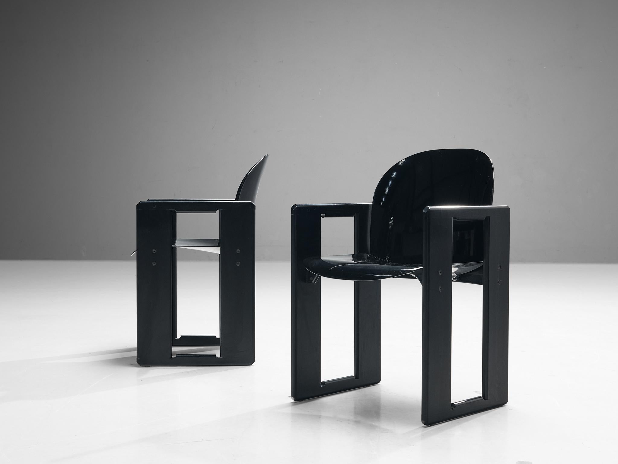 Afra & Tobia Scarpa per B&B Italia, coppia di sedie da pranzo 'Dialogo', legno laccato nero, fibra di vetro, Italia, anni '70
 
La sedia da pranzo 