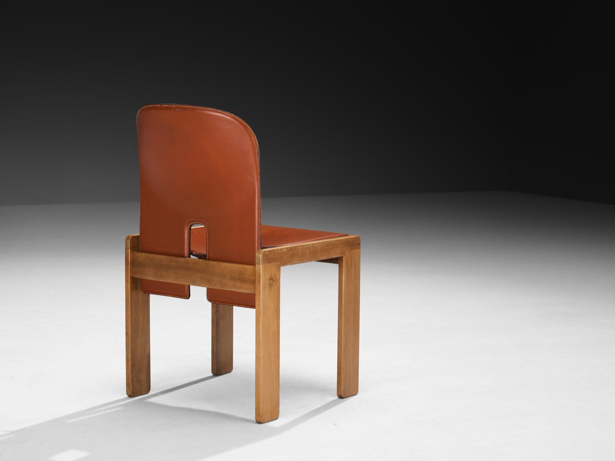 Afra & Tobia Scarpa per Cassina '121' Sedie da pranzo in pelle cognac e noce in vendita 3