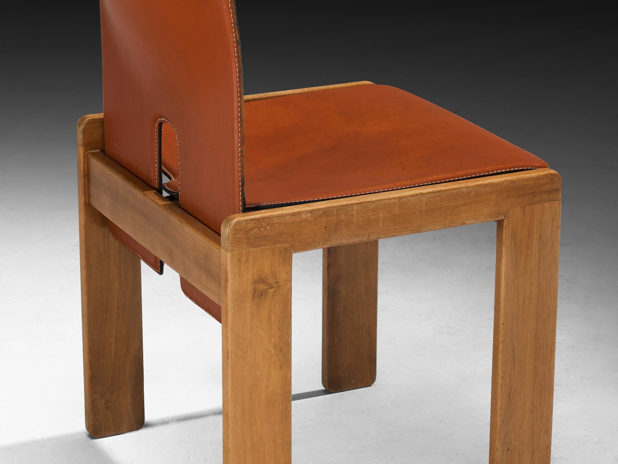 Afra & Tobia Scarpa per Cassina '121' Sedie da pranzo in pelle cognac e noce In condizioni buone in vendita a Waalwijk, NL