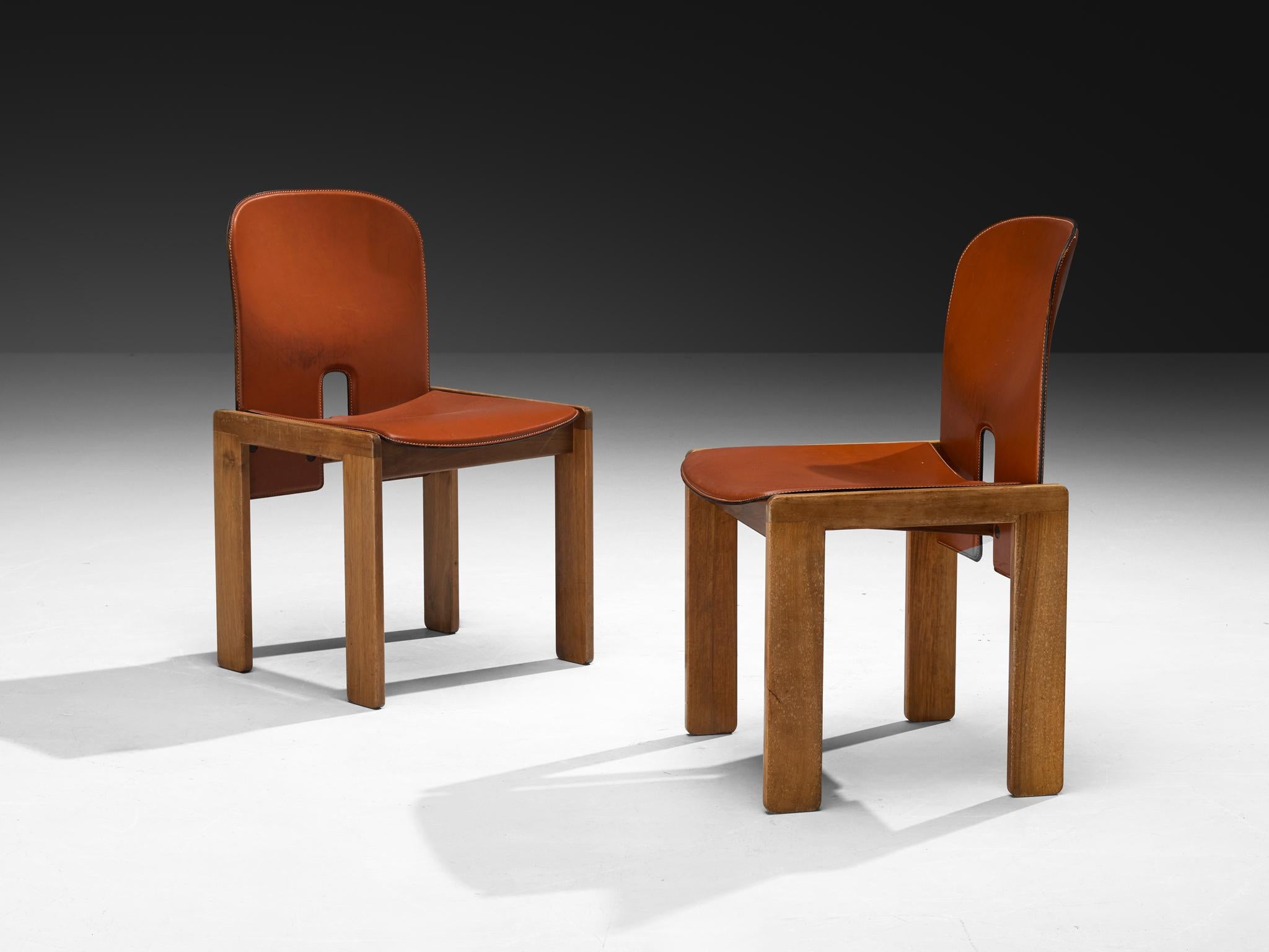 Pelle Afra & Tobia Scarpa per Cassina '121' Sedie da pranzo in pelle cognac e noce in vendita