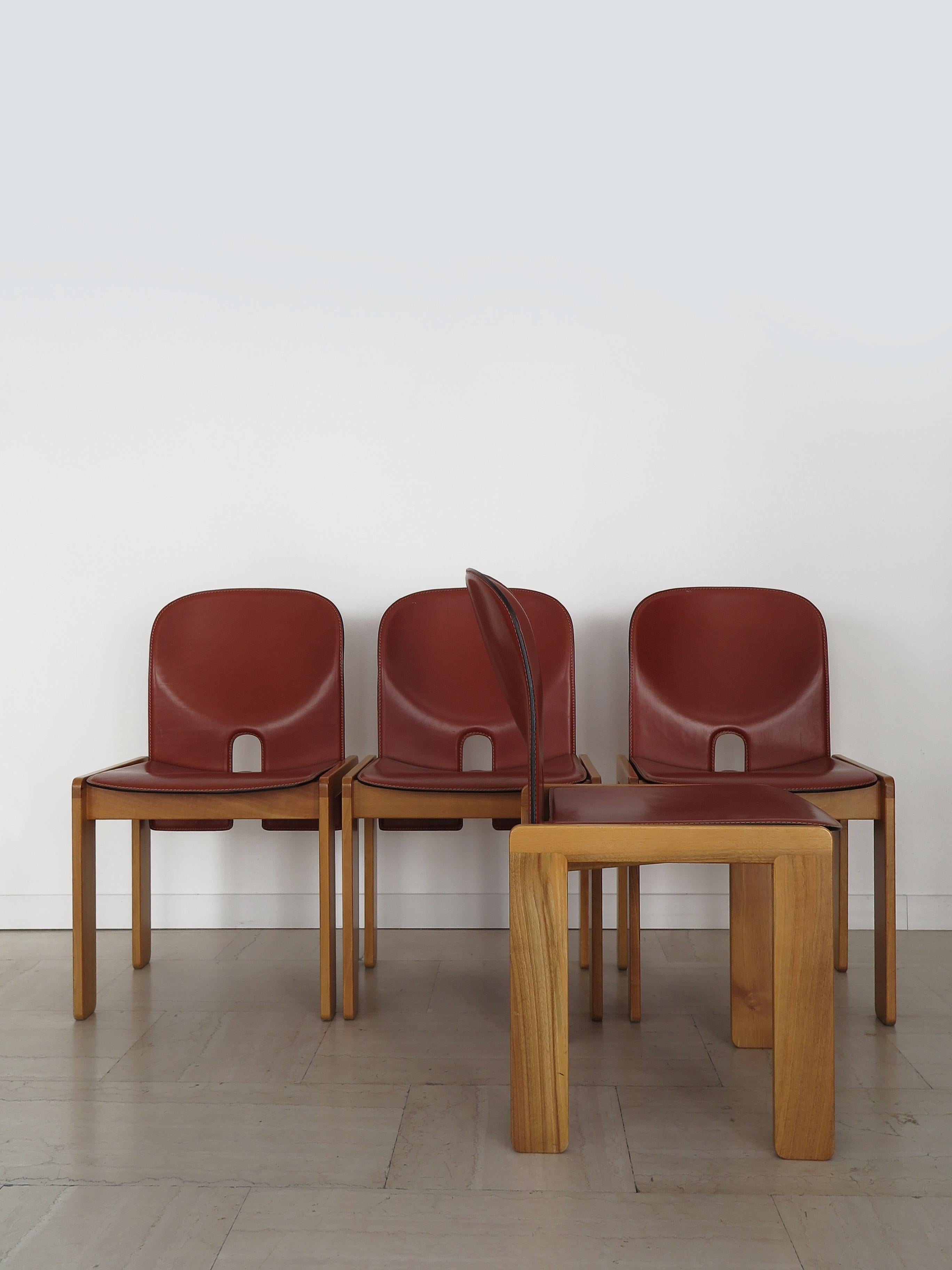 Mid-Century Modern Afra & Tobia Scarpa pour Cassina Chaises de salle à manger en Wood du milieu du siècle 1960 en vente