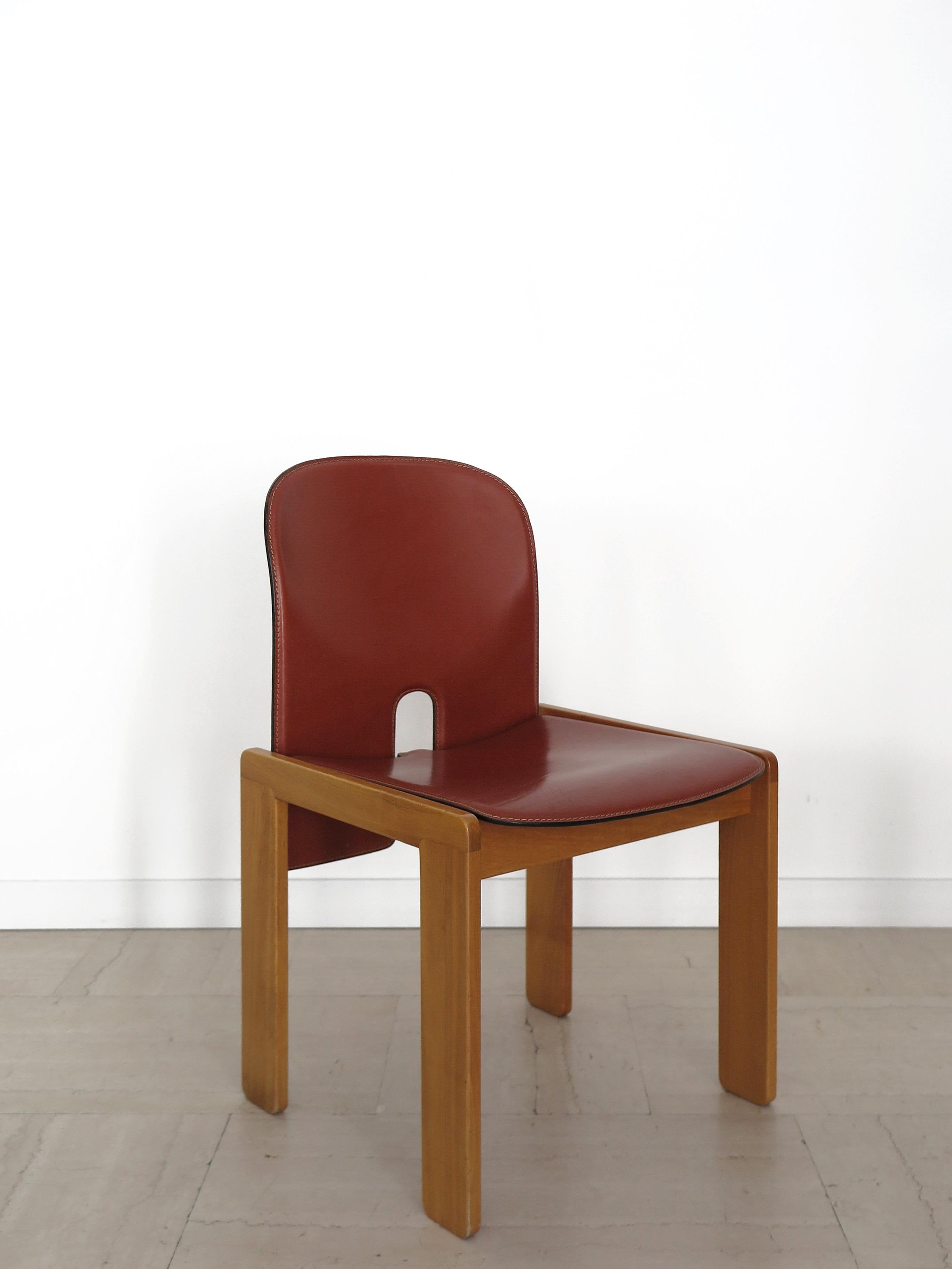 Cuir Afra & Tobia Scarpa pour Cassina Chaises de salle à manger en Wood du milieu du siècle 1960 en vente
