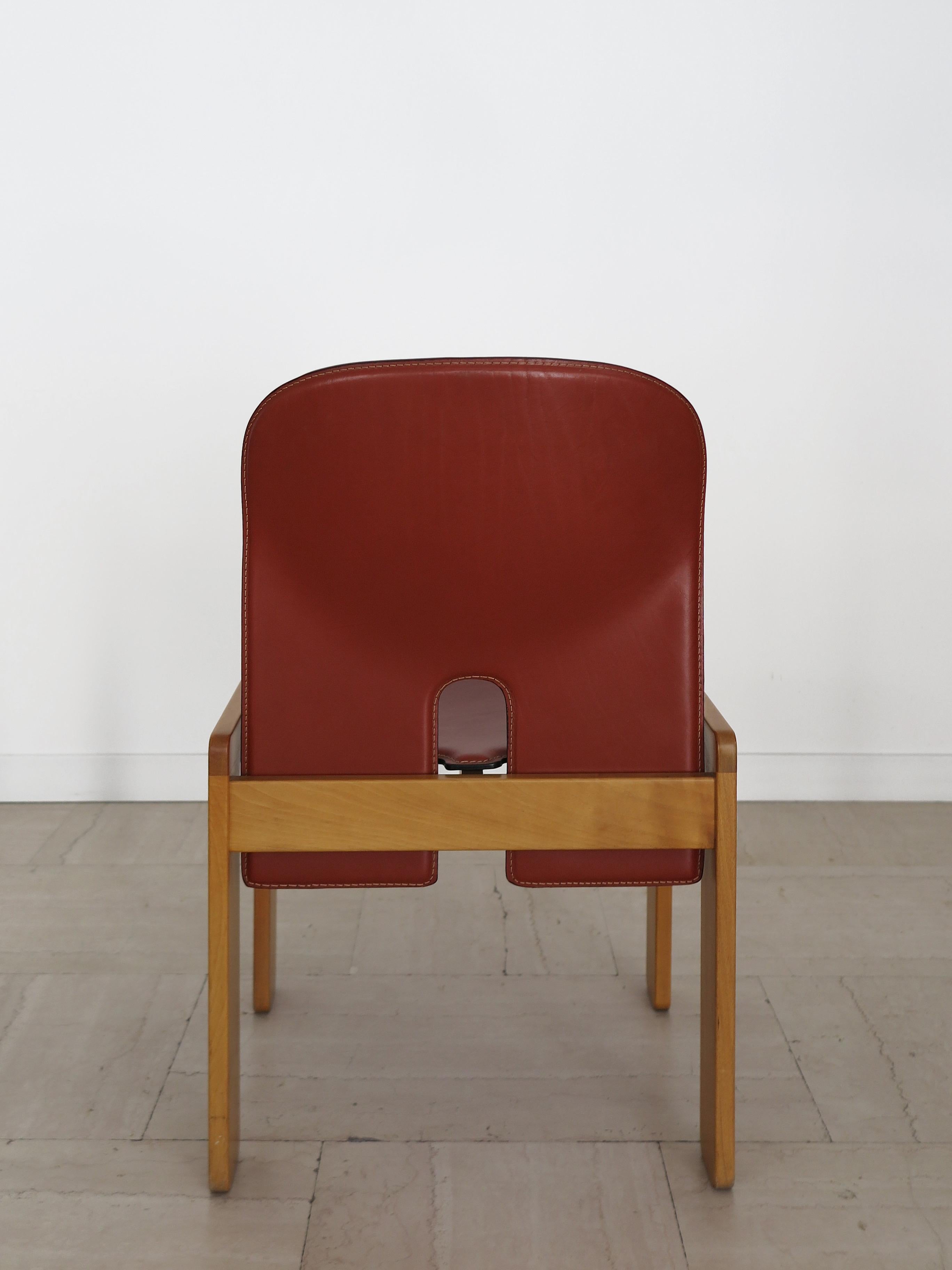 Afra & Tobia Scarpa pour Cassina Chaises de salle à manger en Wood du milieu du siècle 1960 en vente 2