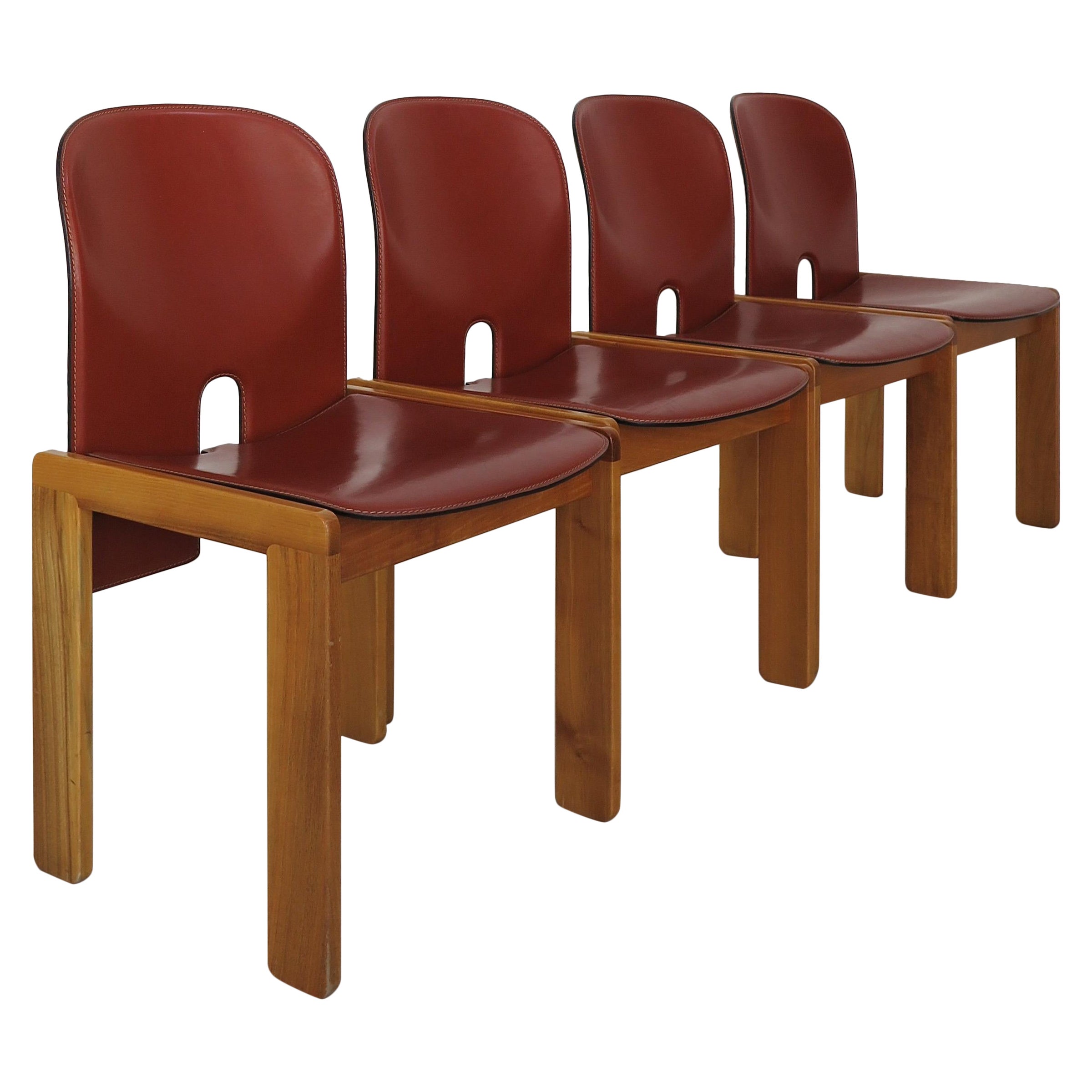 Afra & Tobia Scarpa pour Cassina Chaises de salle à manger en Wood du milieu du siècle 1960 en vente