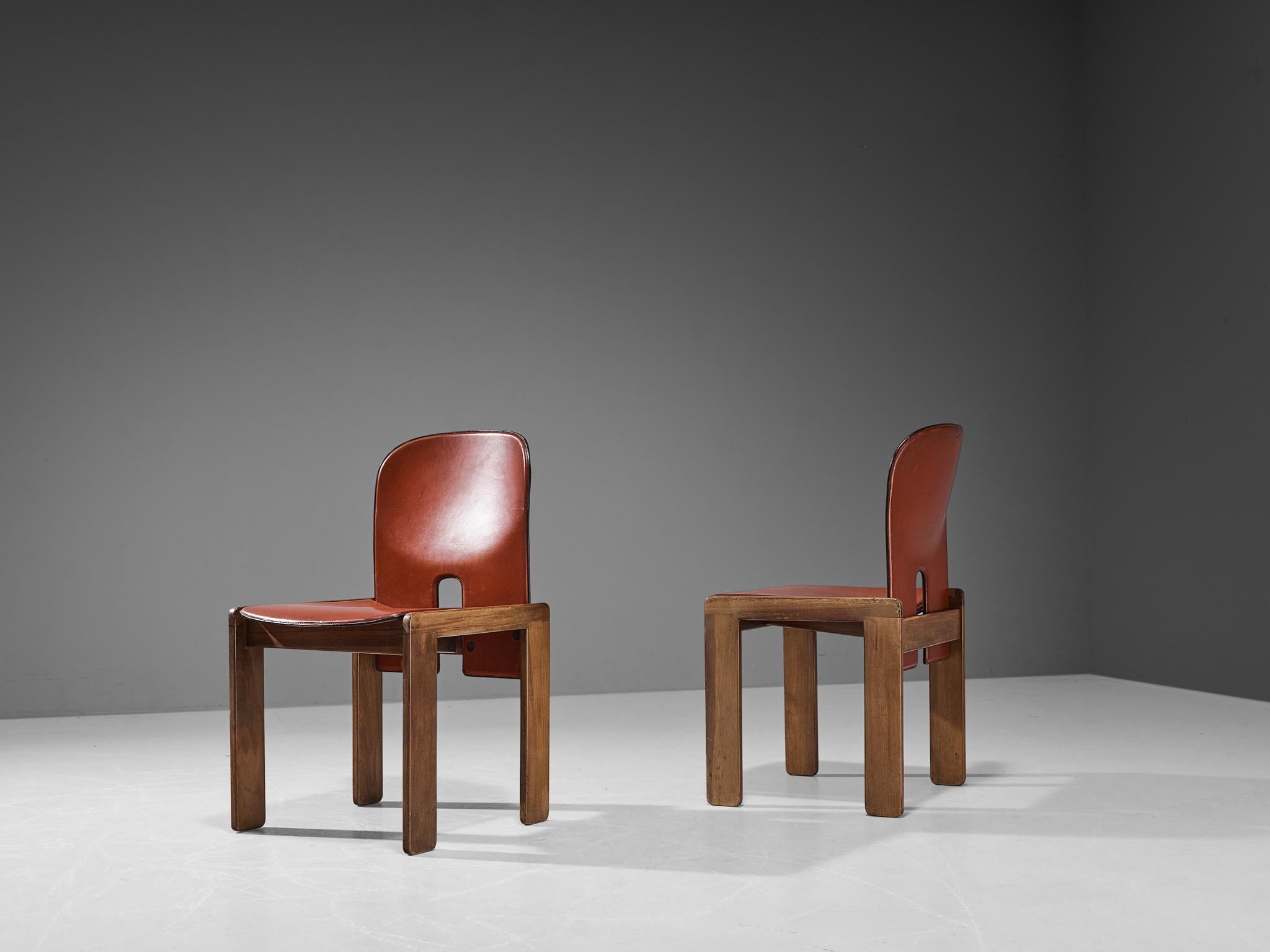 Afra & Tobia Scarpa for Cassina Pair of '121' Dining Chairs in Leather  In Good Condition In Waalwijk, NL