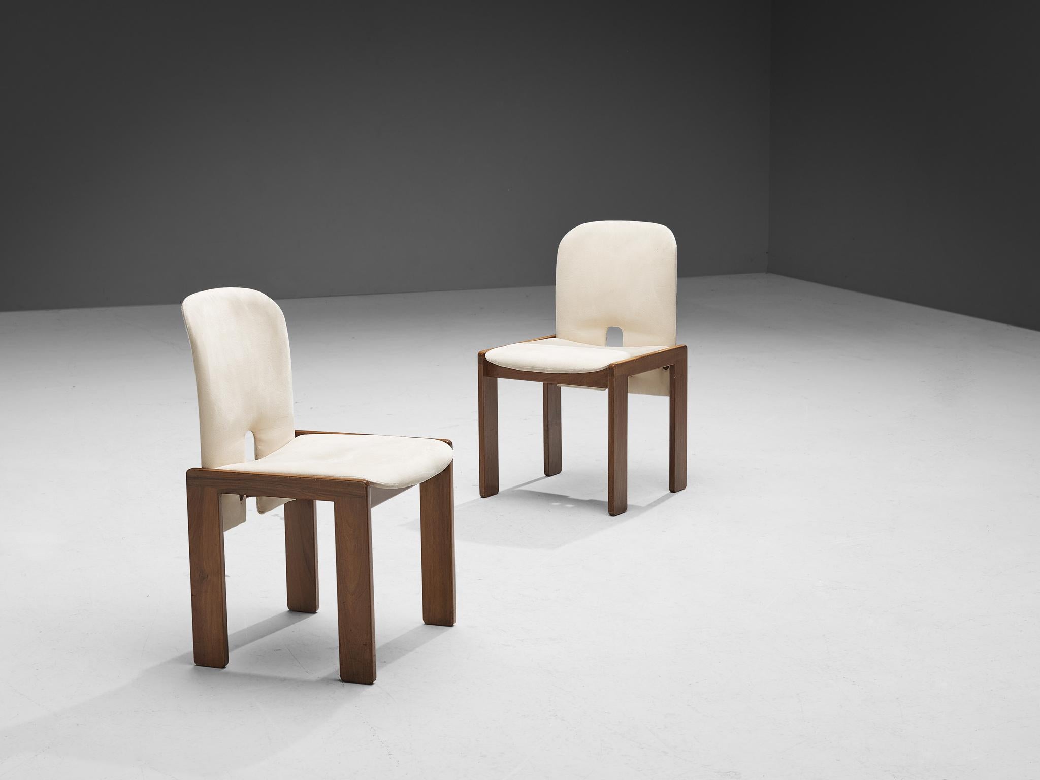 Afra & Tobia Scarpa for Cassina, pair of dining chairs model '121', walnut, fabric, Italy, design 1965

Pair of chairs by the Italian designer couple Tobia & Afra Scarpa. These chairs have a cubic and architectural appearance. The base consists of