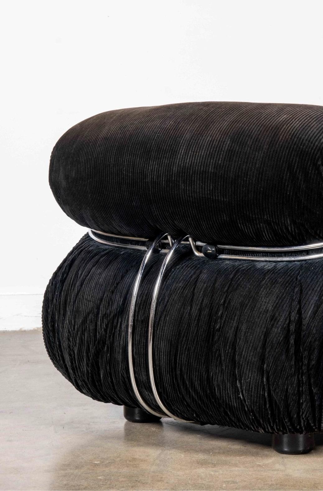 Afra & Tobia Scarpa pour Cassina, paire de chaises longues 'Soriana' en velours côtelé en vente 2