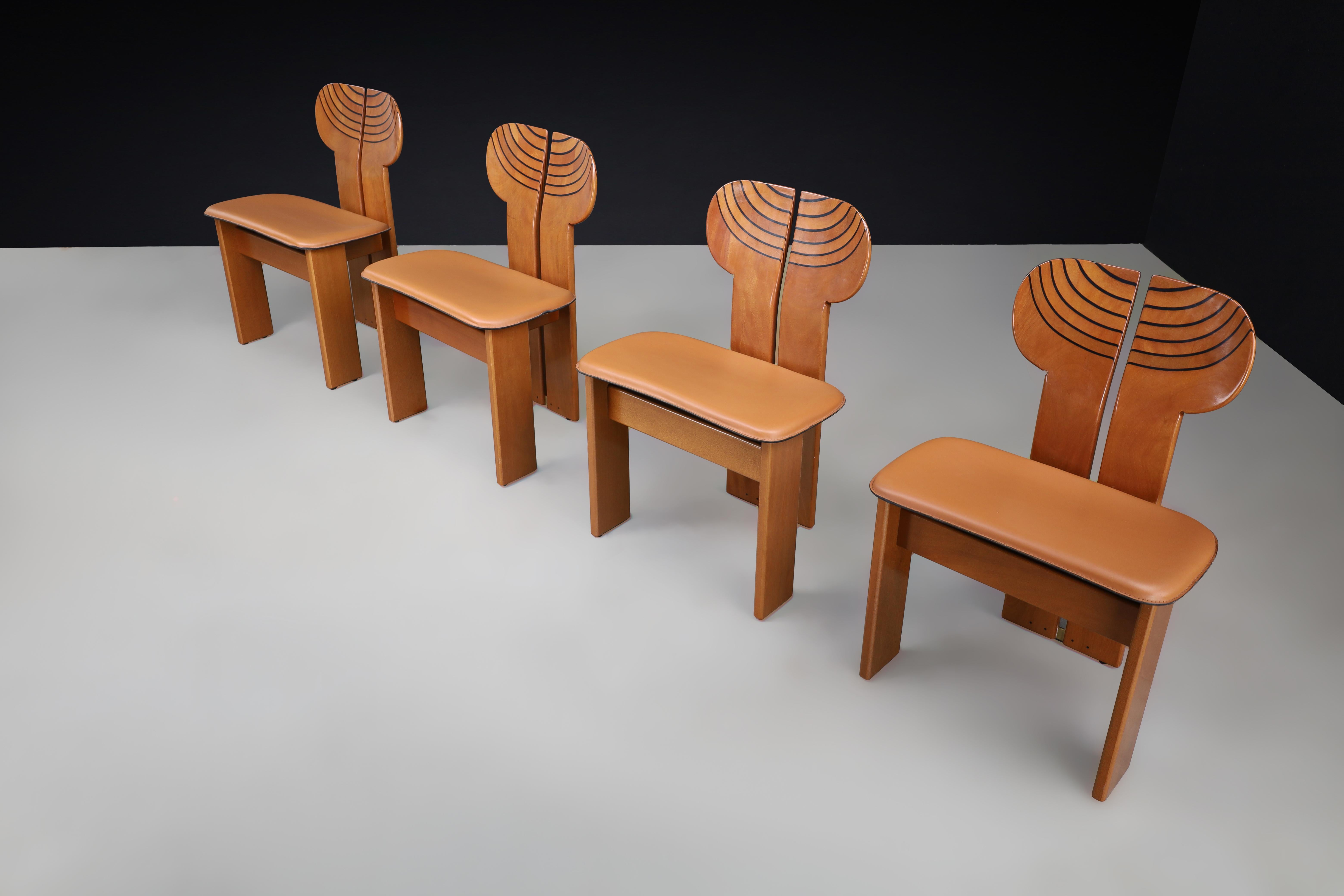 Leather Afra & Tobia Scarpa for Maxalto Set of eight 'Africa' Dining Chairs Italy, 1975 For Sale