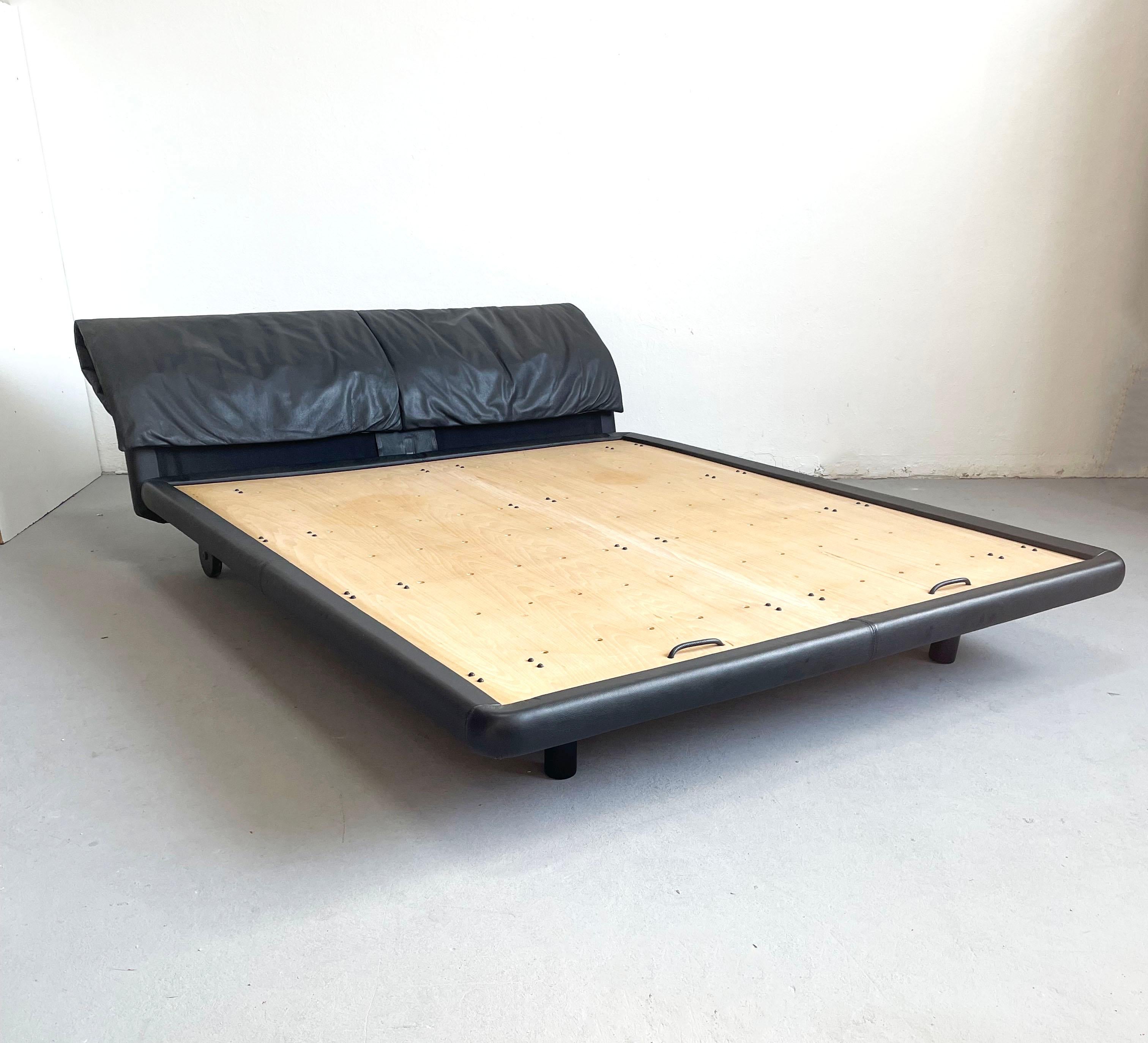 Afra & Tobia Scarpa for Molteni 'Marlo' Bed in Black Leather, Italy 1980s In Good Condition For Sale In Zagreb, HR