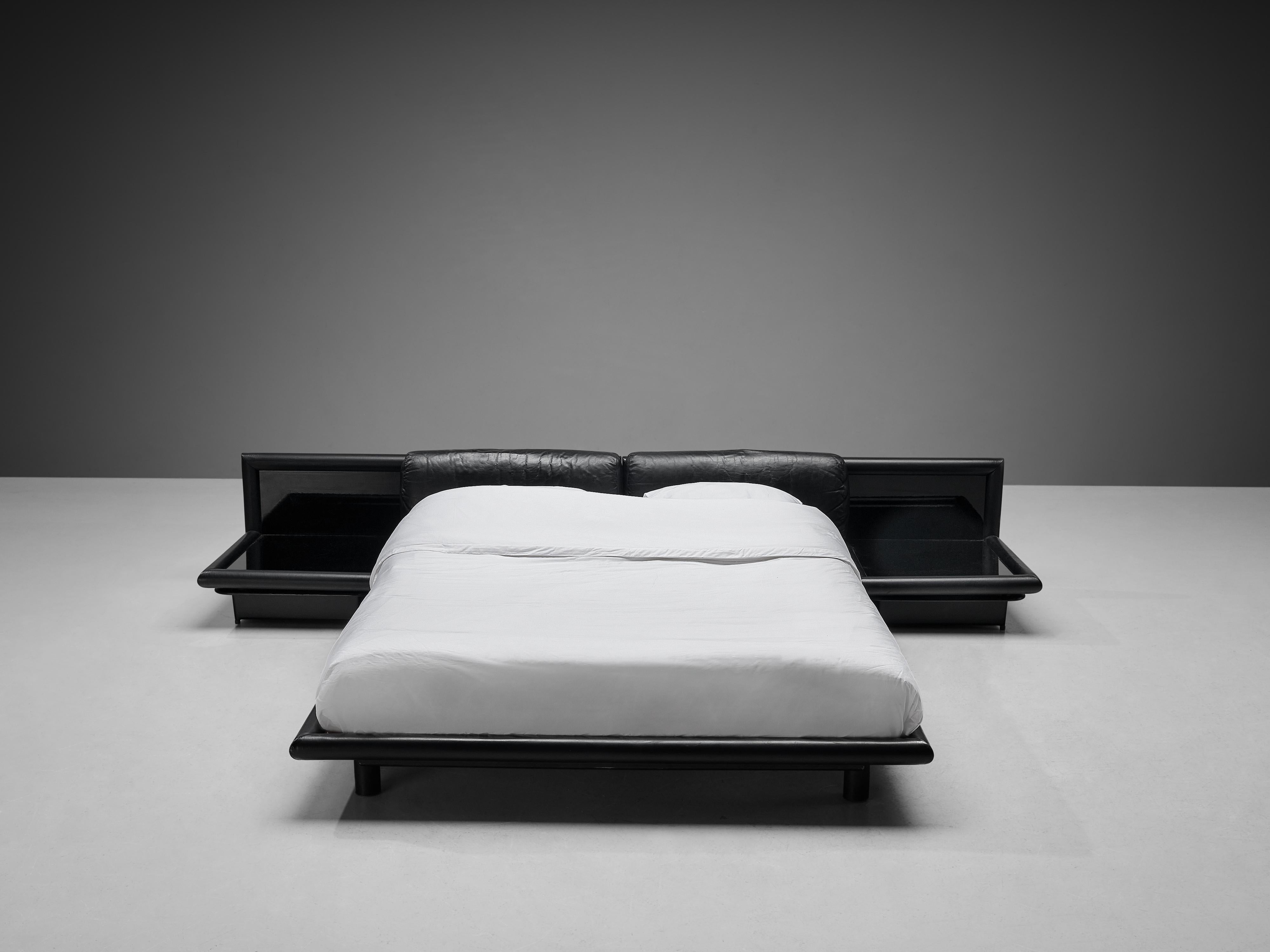 Afra & Tobia Scarpa para Molteni, cama con mesillas de noche modelo 