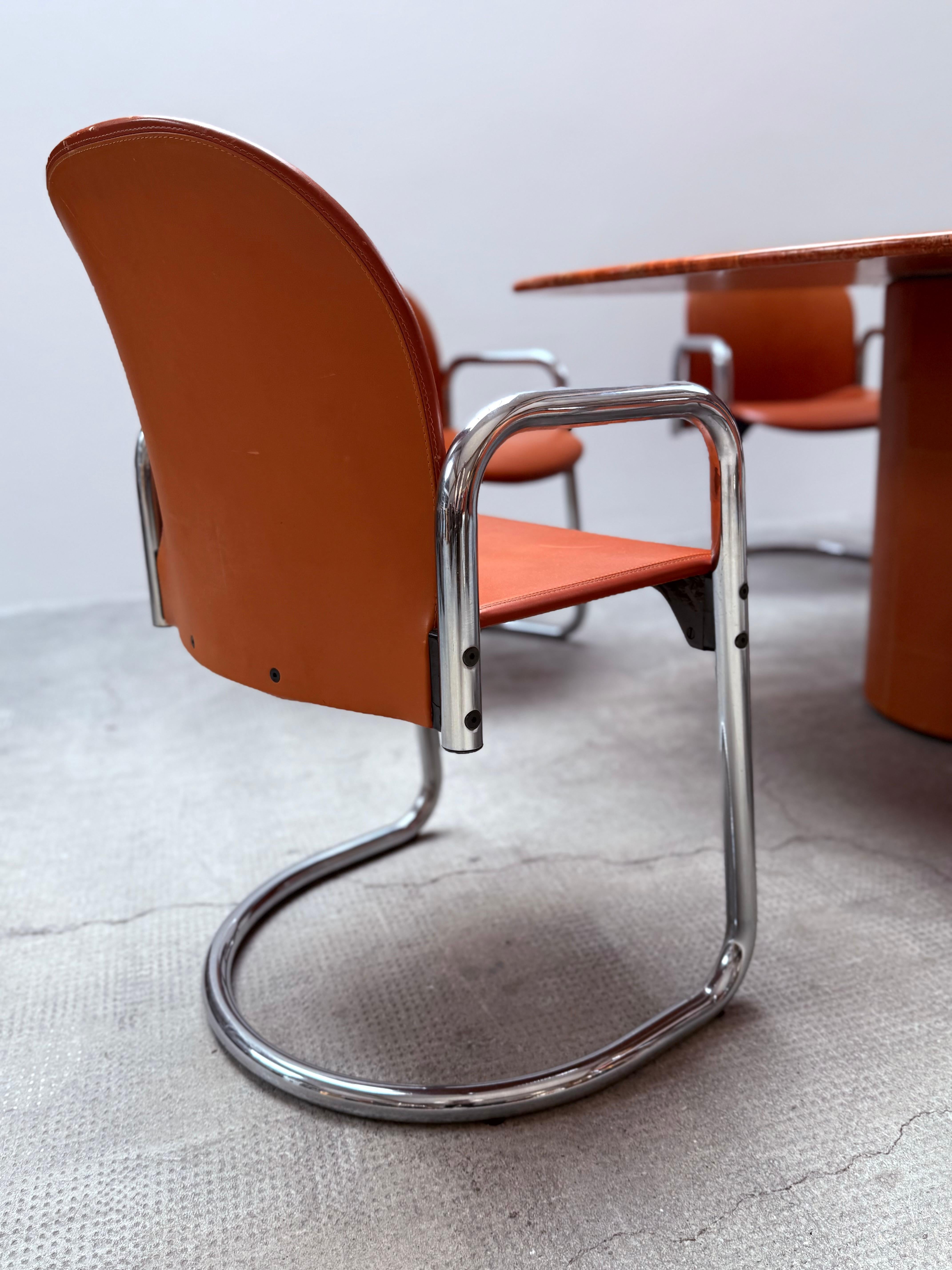 Afra & Tobia Scarpa para B&B Italia Travertin Esstisch & 6 Stühle, Italia 1974 en venta 5