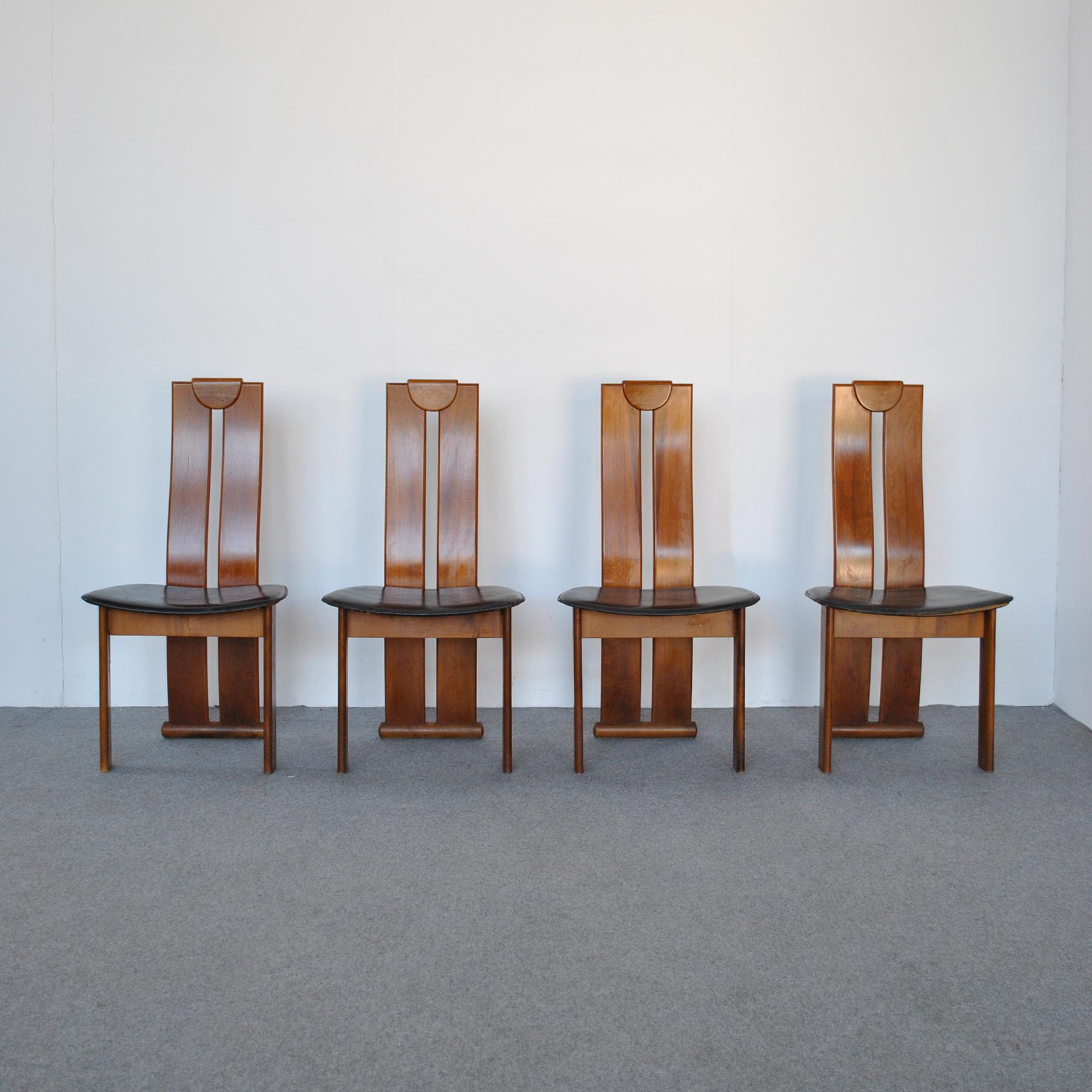 Mid-Century Modern Afra & Tobia Scarpa ensemble de quatre chaises dans le style de