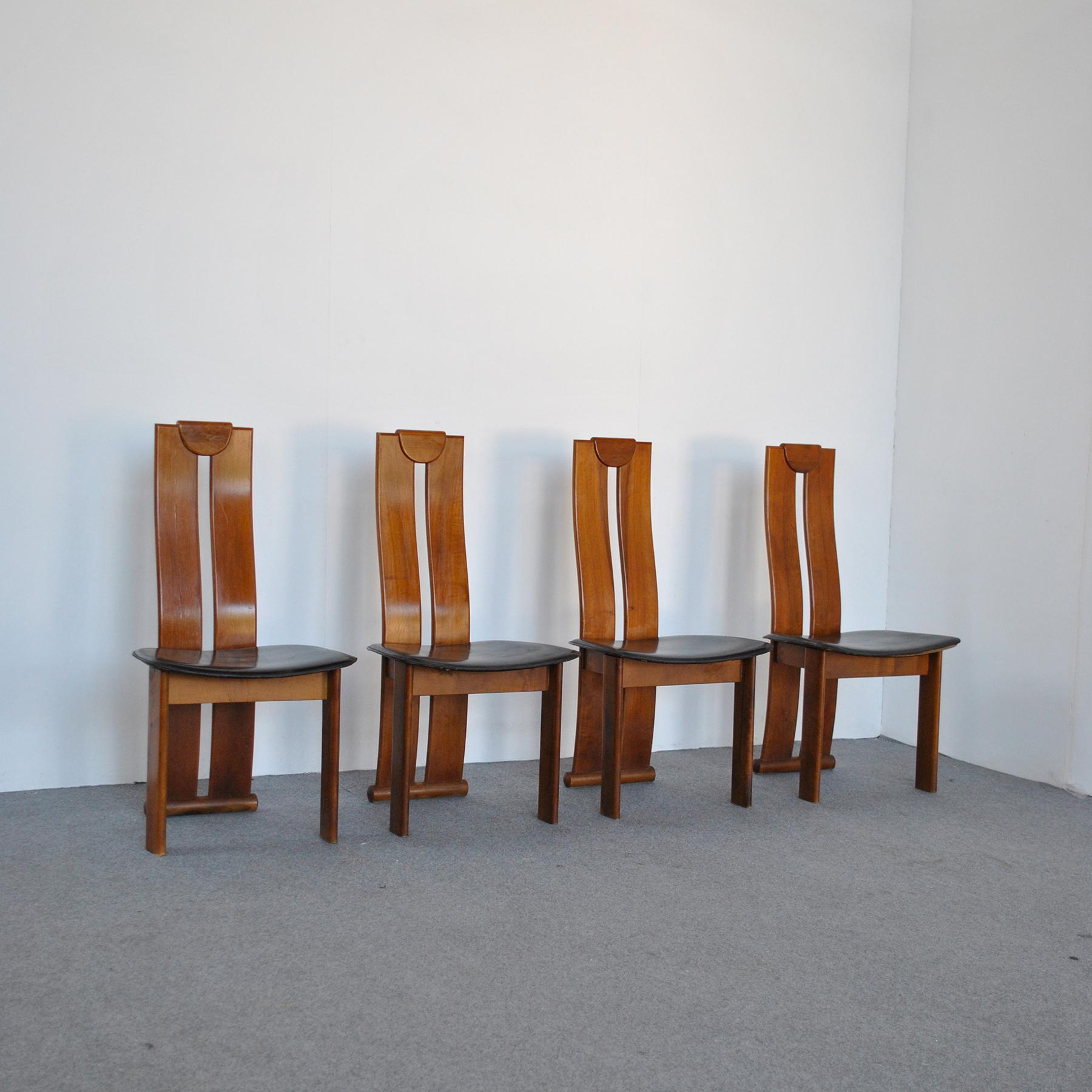 italien Afra & Tobia Scarpa ensemble de quatre chaises dans le style de