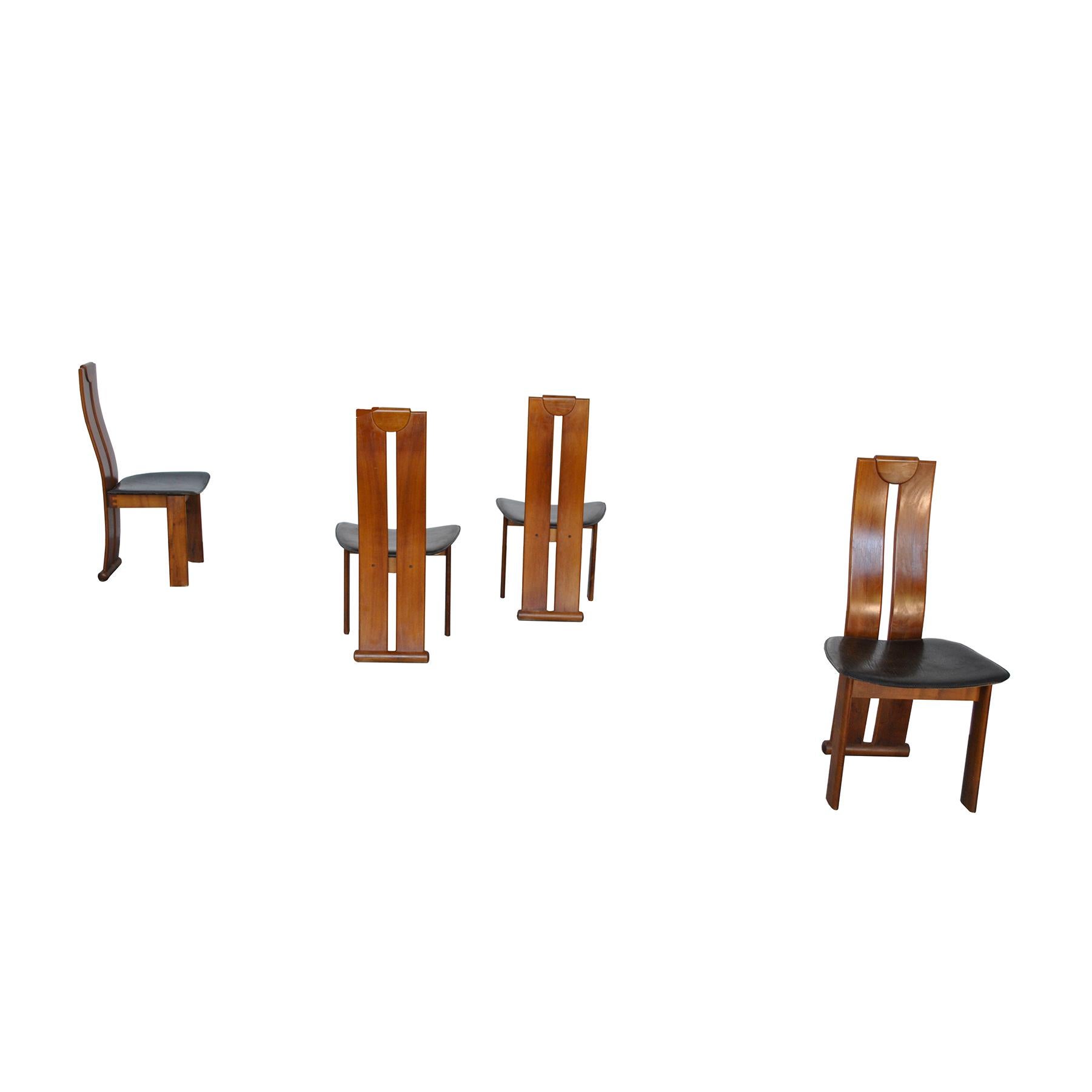 Afra & Tobia Scarpa ensemble de quatre chaises dans le style de 1