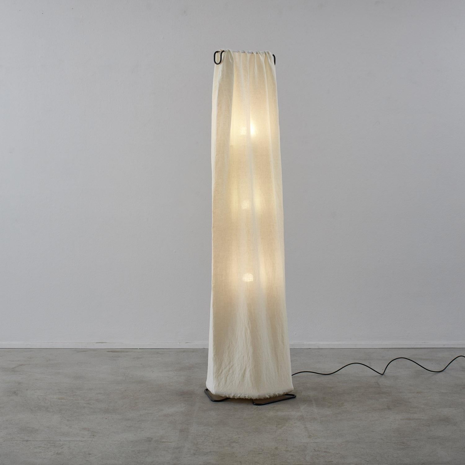 Lampadaire Katia d'Afra & Tobia Scarpa pour Flos, Italie, 1974 - Deux availabe Excellent état - En vente à London, GB