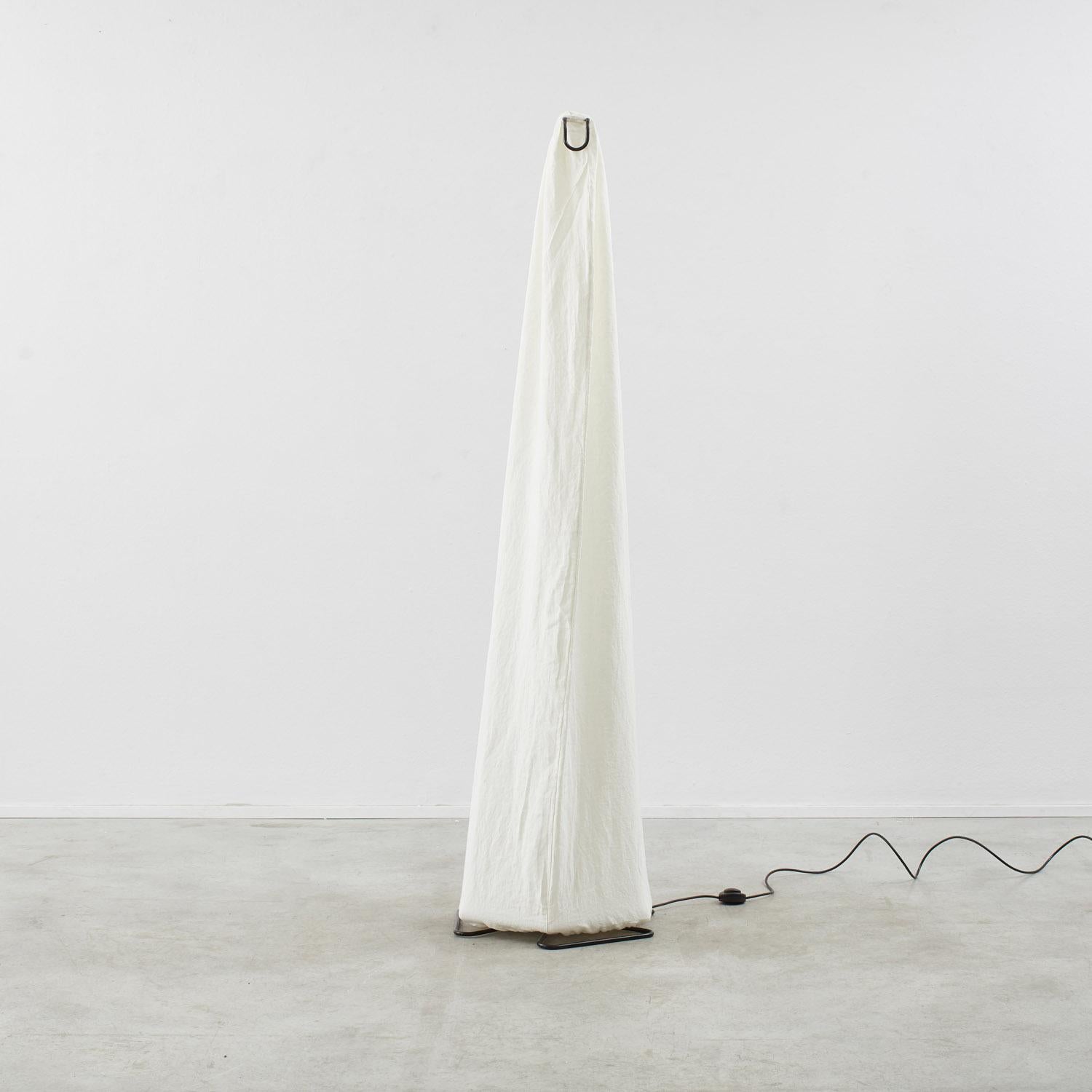 Fin du 20e siècle Lampadaire Katia d'Afra & Tobia Scarpa pour Flos, Italie, 1974 - Deux availabe en vente