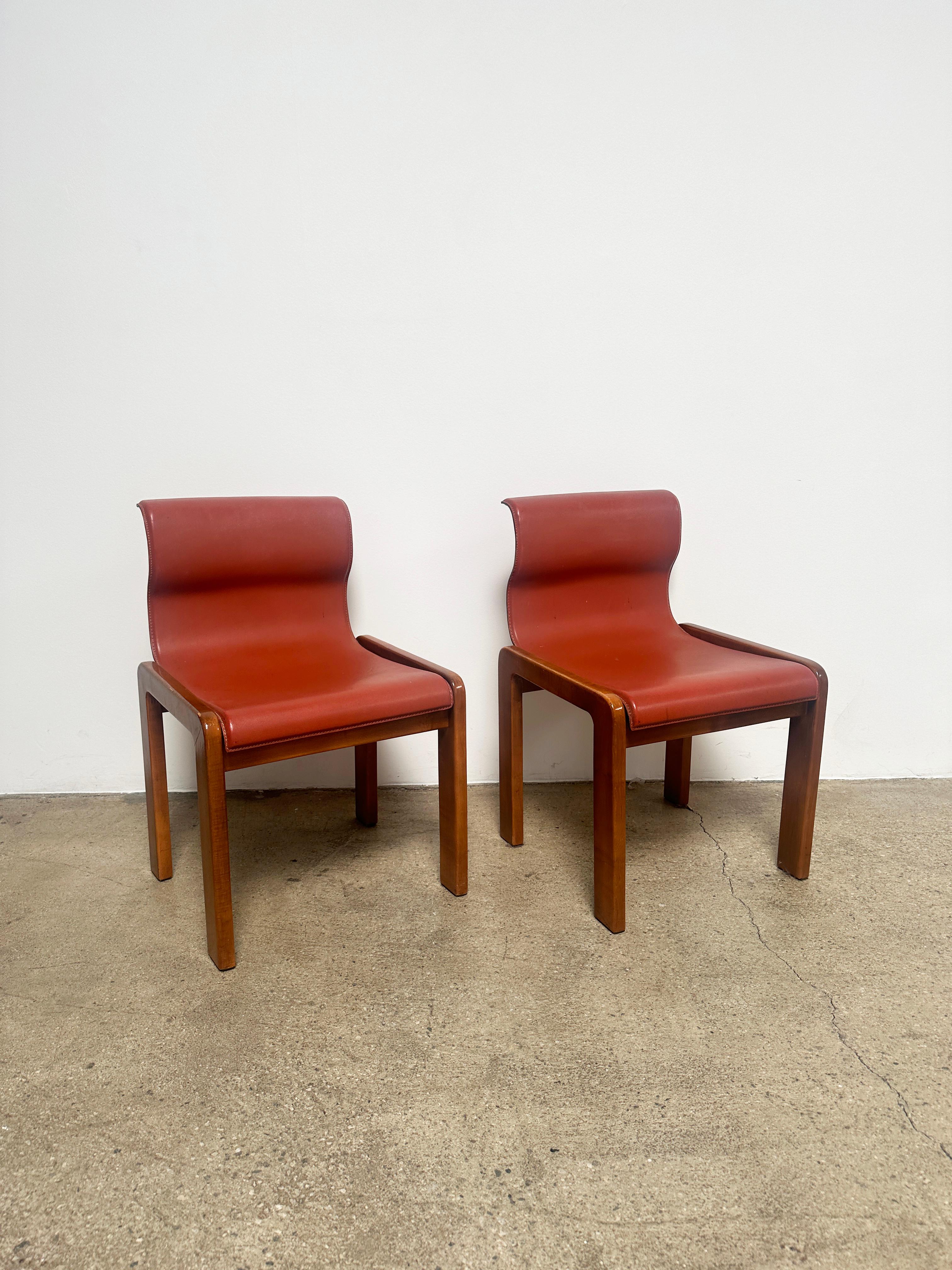 Mid-Century Modern Leather and Plywood Dining Chairs in the Style of Mobil Girgi, Set of 4 en vente