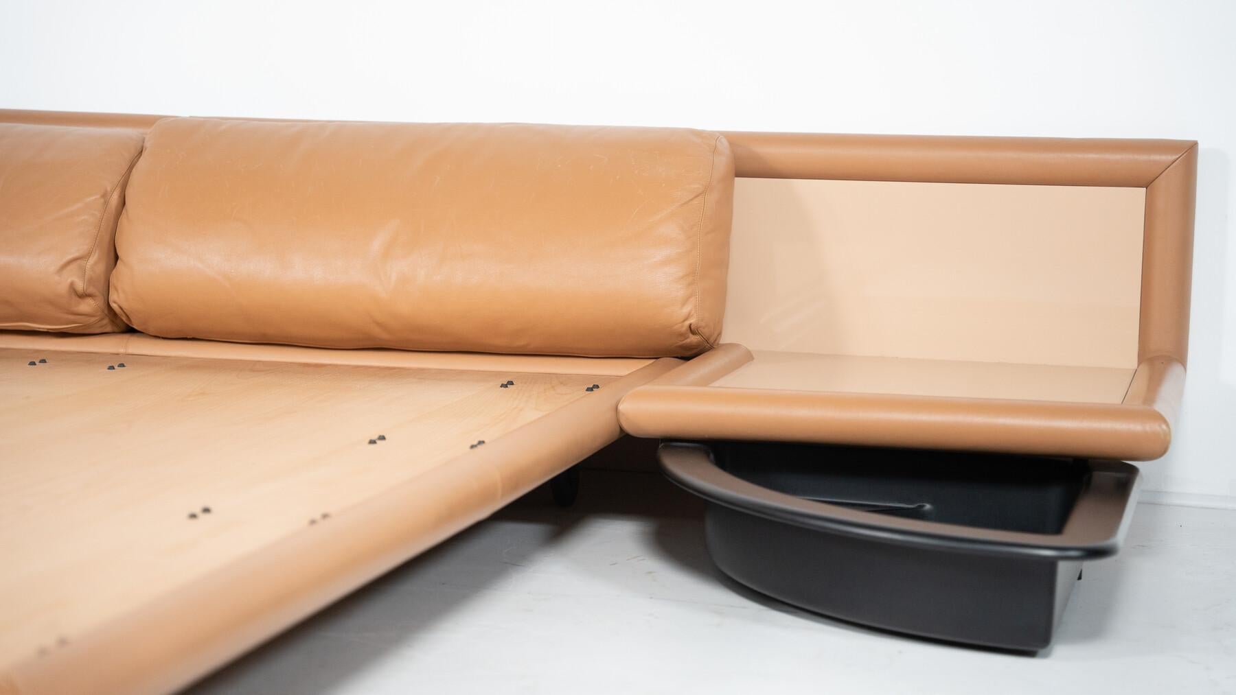 Afra & Tobia Scarpa Leather Bed Model Morna for Molteni, Italy, 1972 For Sale 4