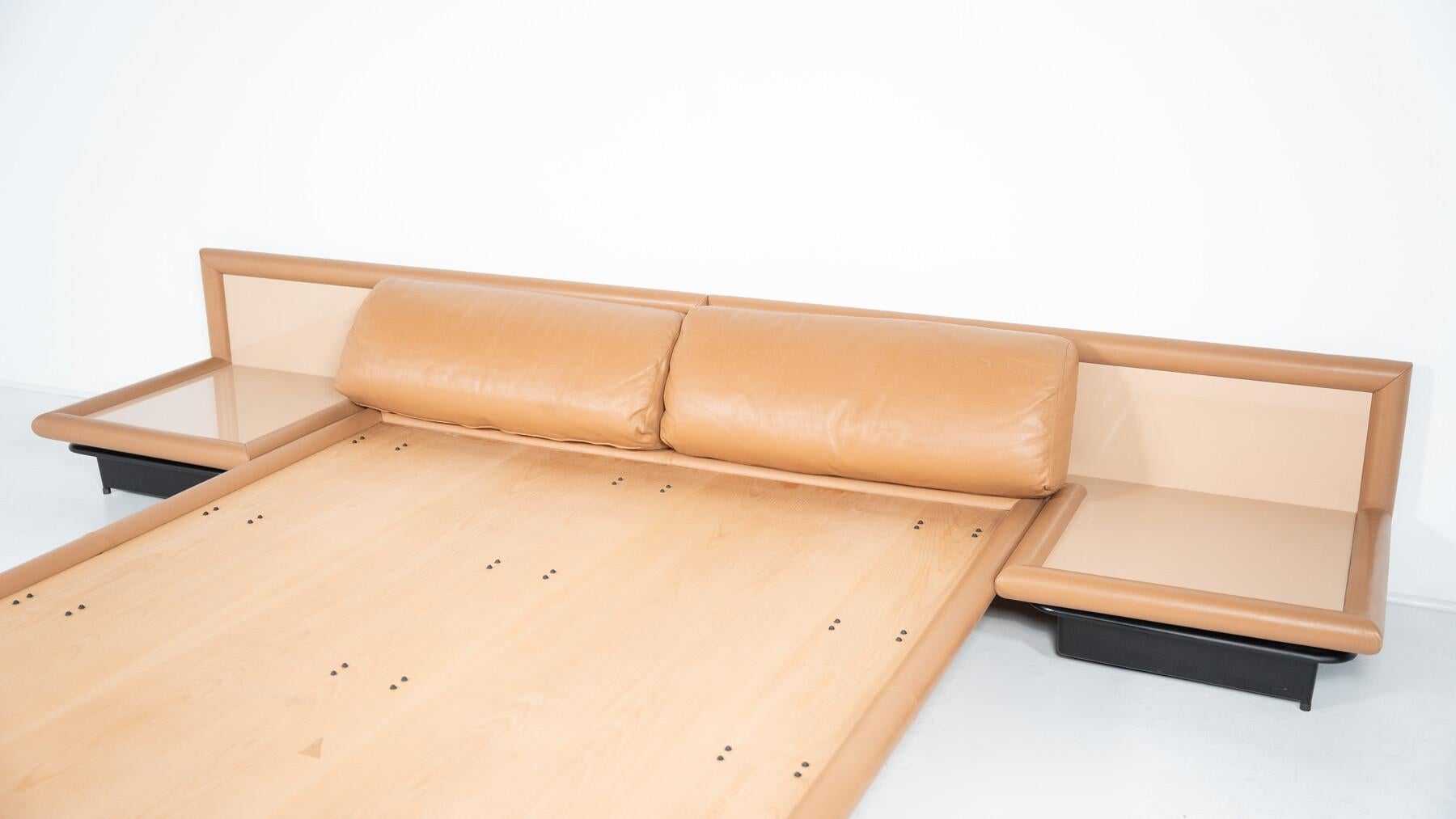 Afra & Tobia Scarpa Leather Bed Model Morna for Molteni, Italy, 1972

Tobia Scarpa was born in Venice in 1935, where he graduated in architecture. With his wife Afra Bianchin (1937-2011) he sets up one of the most successful and well-known
