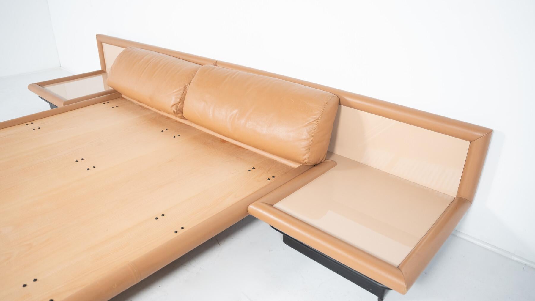 Mid-Century Modern Afra & Tobia Scarpa Leather Bed Model Morna for Molteni, Italy, 1972 For Sale