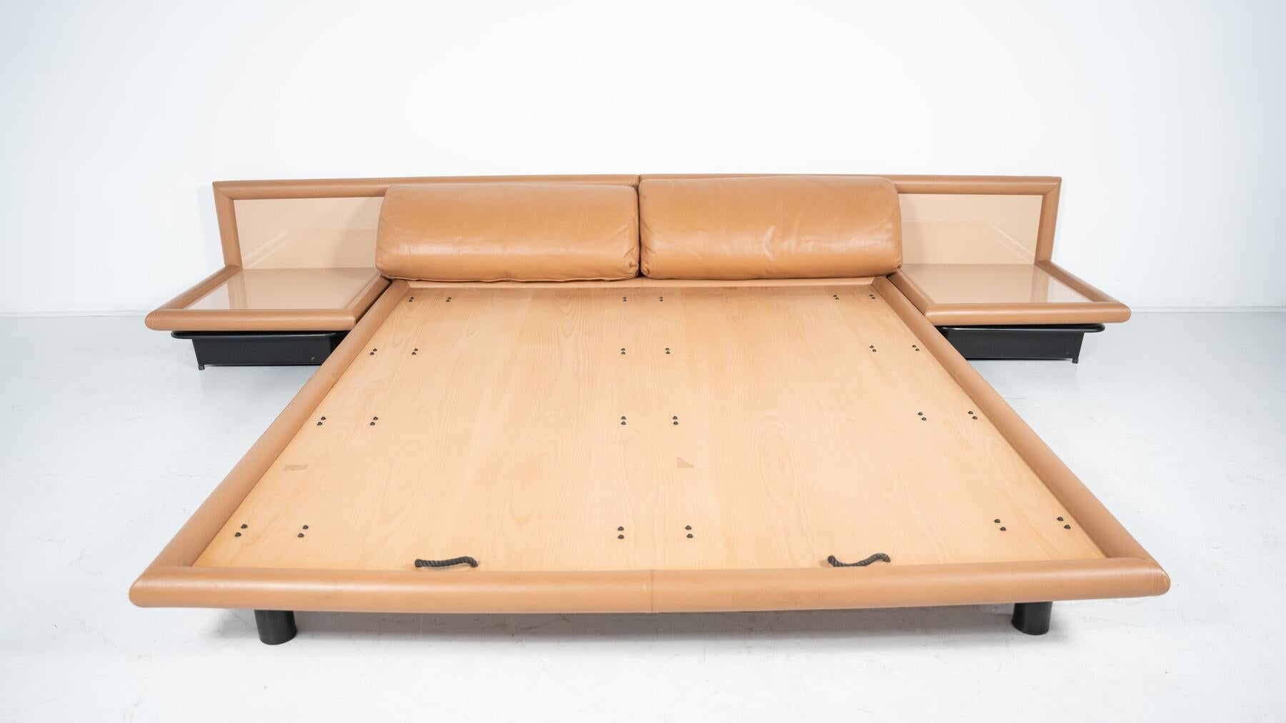 Italian Afra & Tobia Scarpa Leather Bed Model Morna for Molteni, Italy, 1972 For Sale