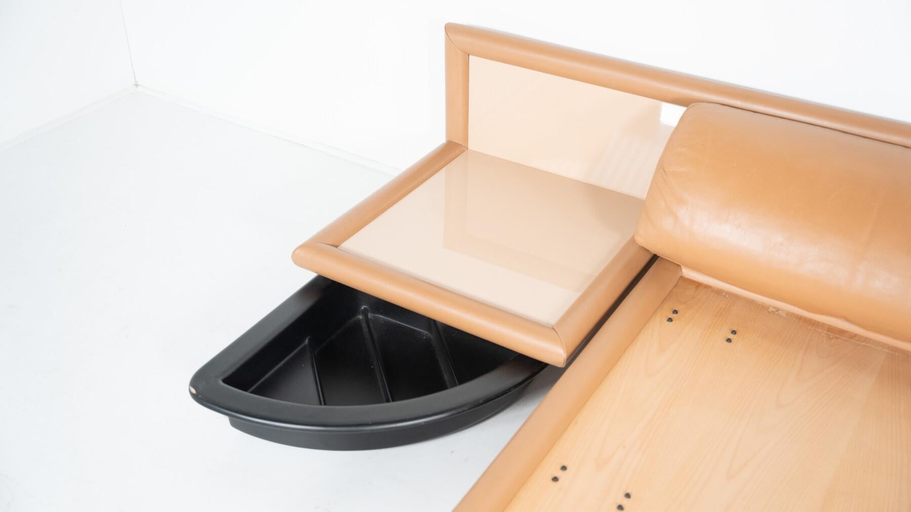 Afra & Tobia Scarpa Leather Bed Model Morna for Molteni, Italy, 1972 For Sale 1