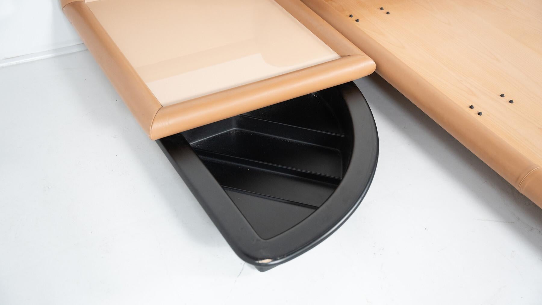 Afra & Tobia Scarpa Leather Bed Model Morna for Molteni, Italy, 1972 For Sale 2
