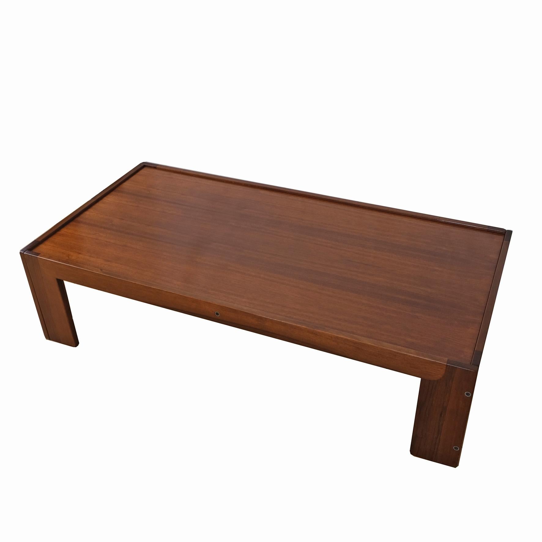 A rectangular walnut low table, the top plate rested on the frame supported by four rectangular feet.
Manufactured by Cassina.
With manufacturer's label underneath.
Italy.
1960s.

Provenance
Private collection

Literature
Domus 453, agosto
