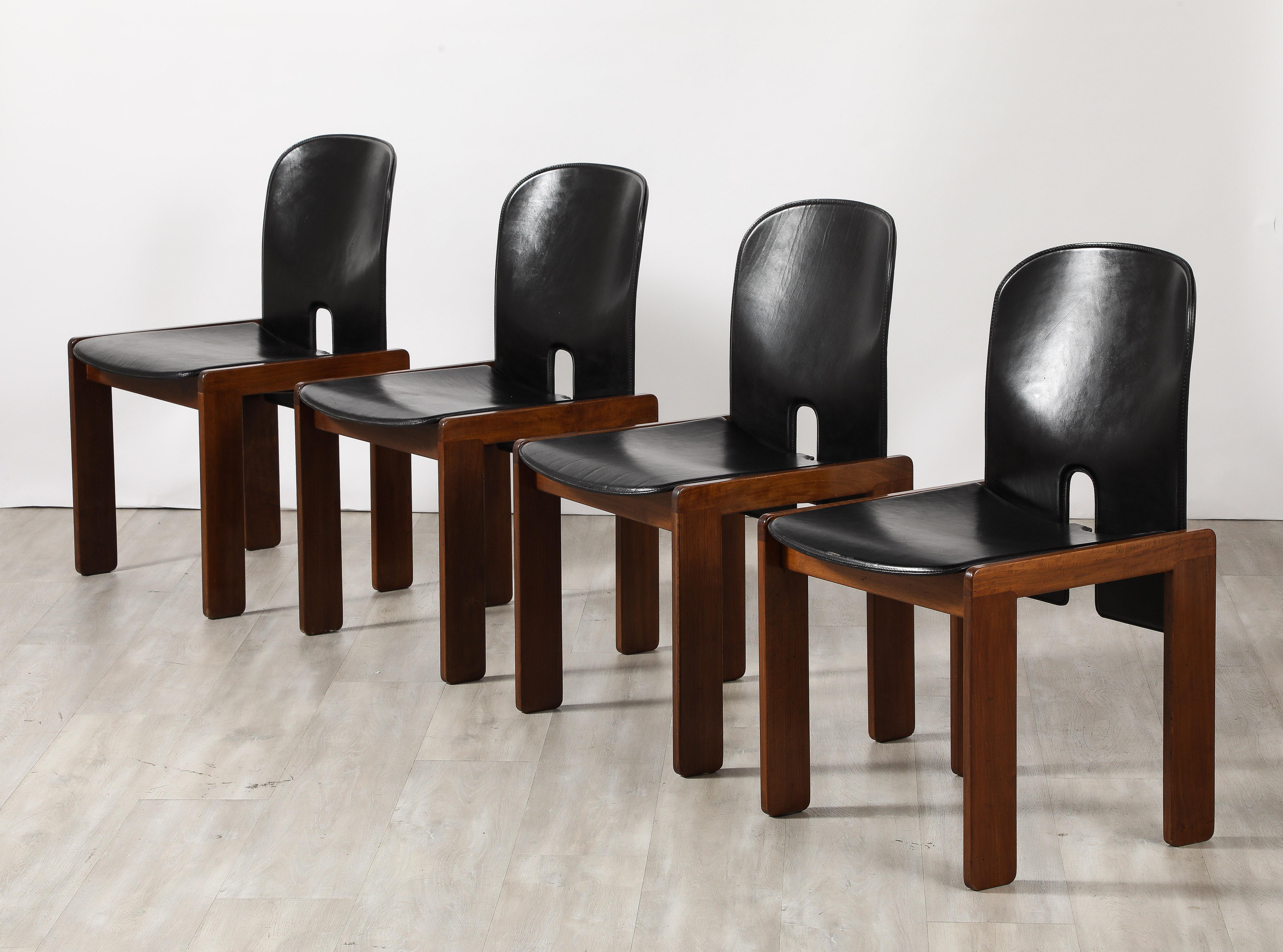 Mid-Century moderno Afra & Tobia Scarpa Modello '121' Set di quattro sedie da pranzo per Cassina, 1965 in vendita
